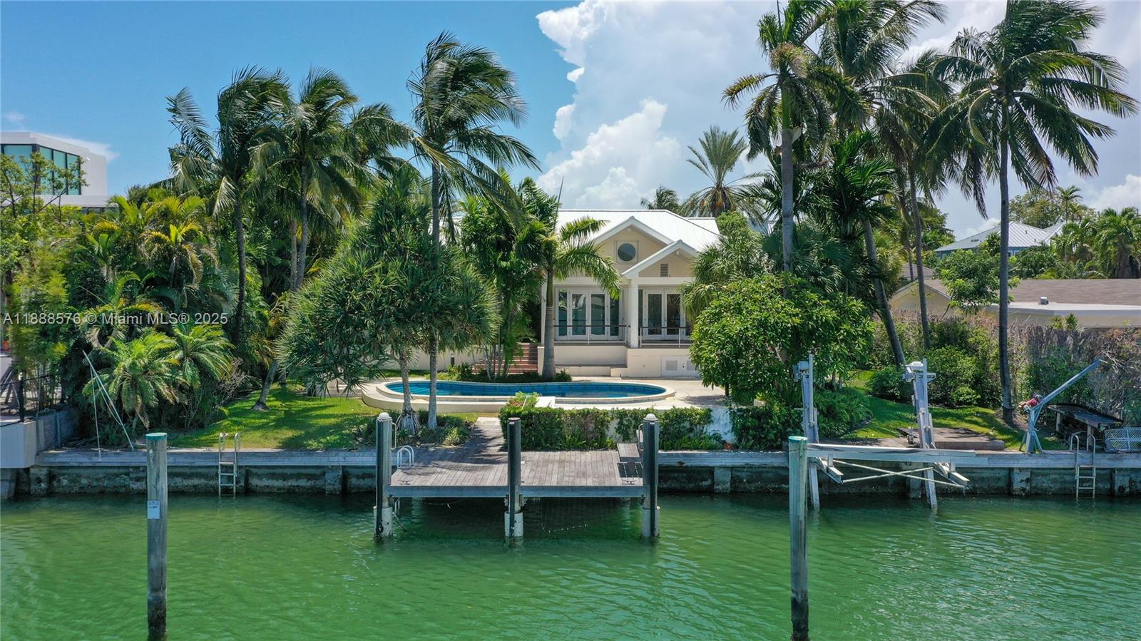 621 Mashta Drive Key Biscayne, FL 33149