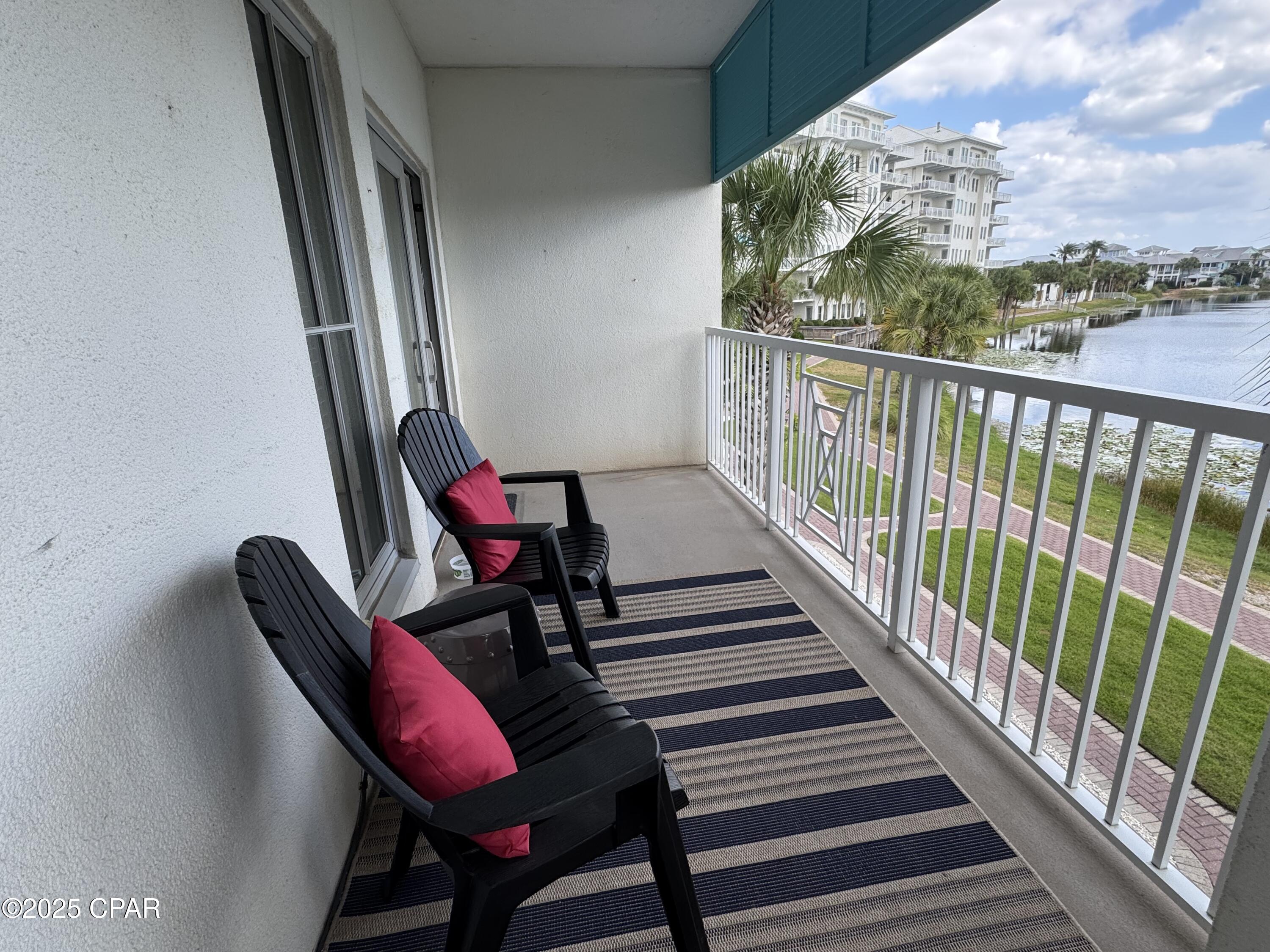 Listing photo id 16 for 114 Carillon Market Street 201