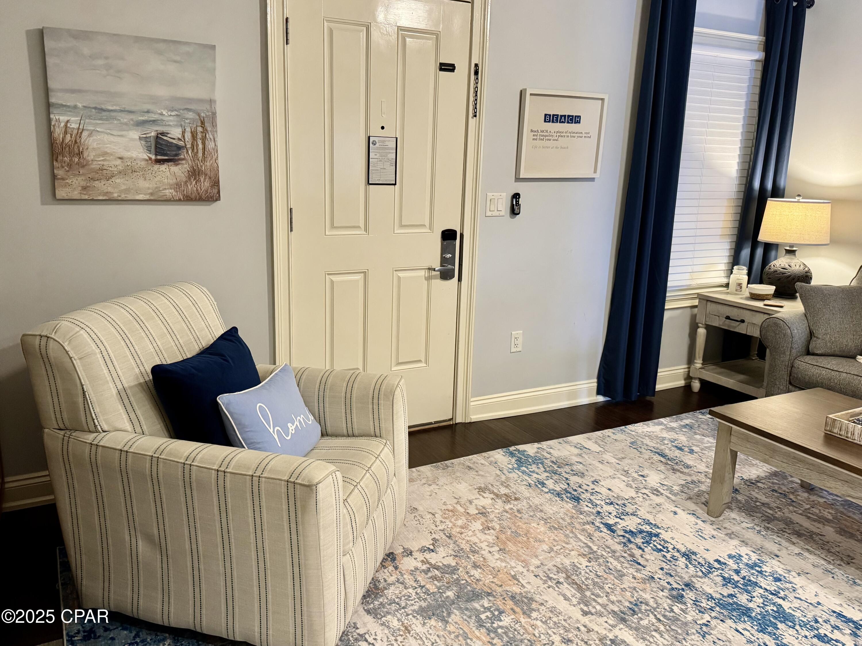 Listing photo id 3 for 114 Carillon Market Street 201