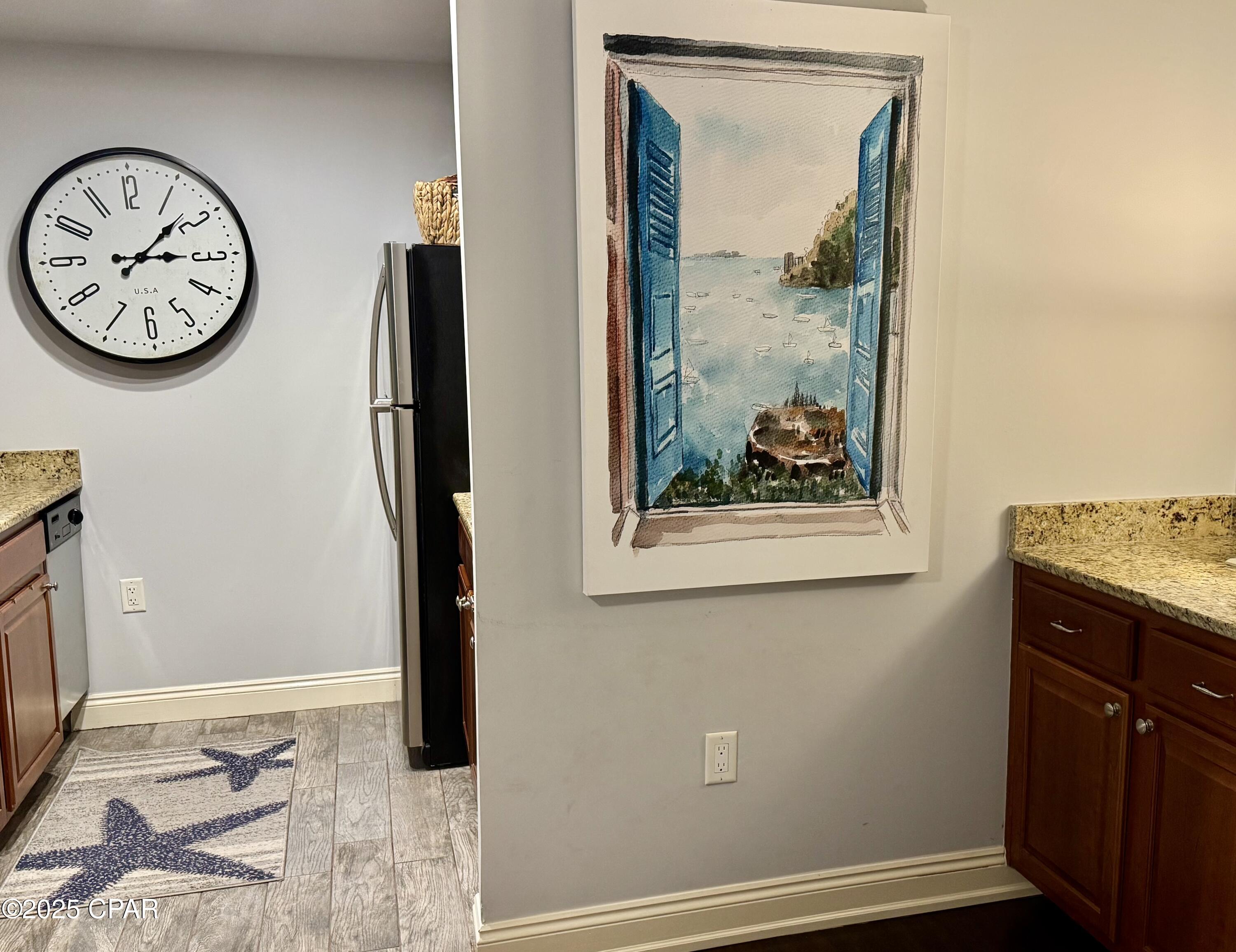 Listing photo id 4 for 114 Carillon Market Street 201