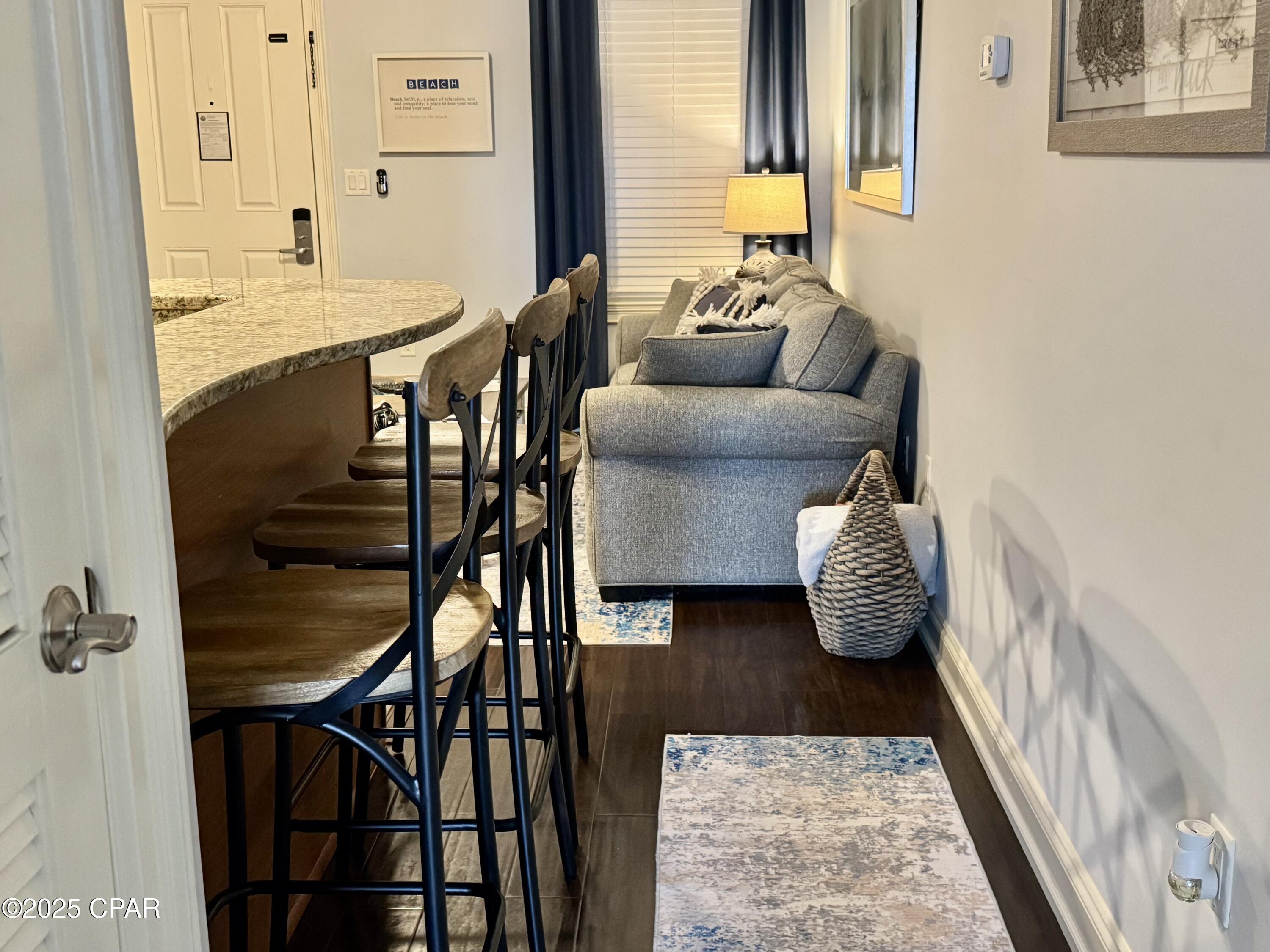 Listing photo id 5 for 114 Carillon Market Street 201