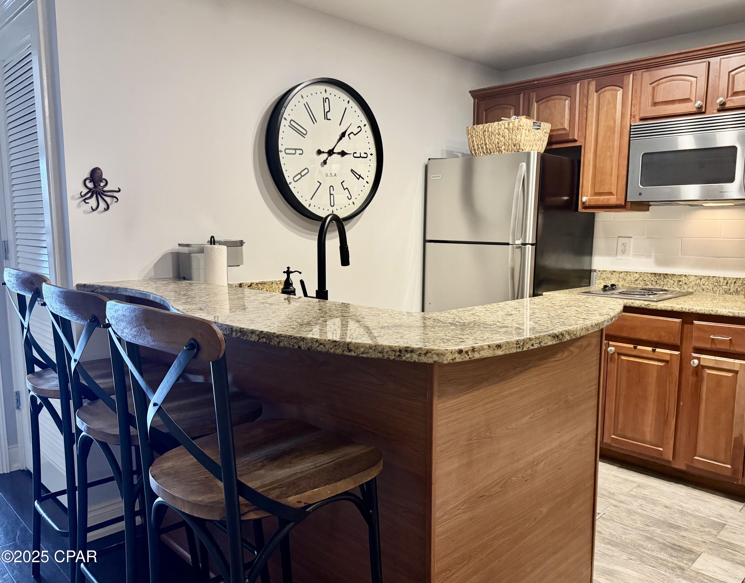 Listing photo id 7 for 114 Carillon Market Street 201