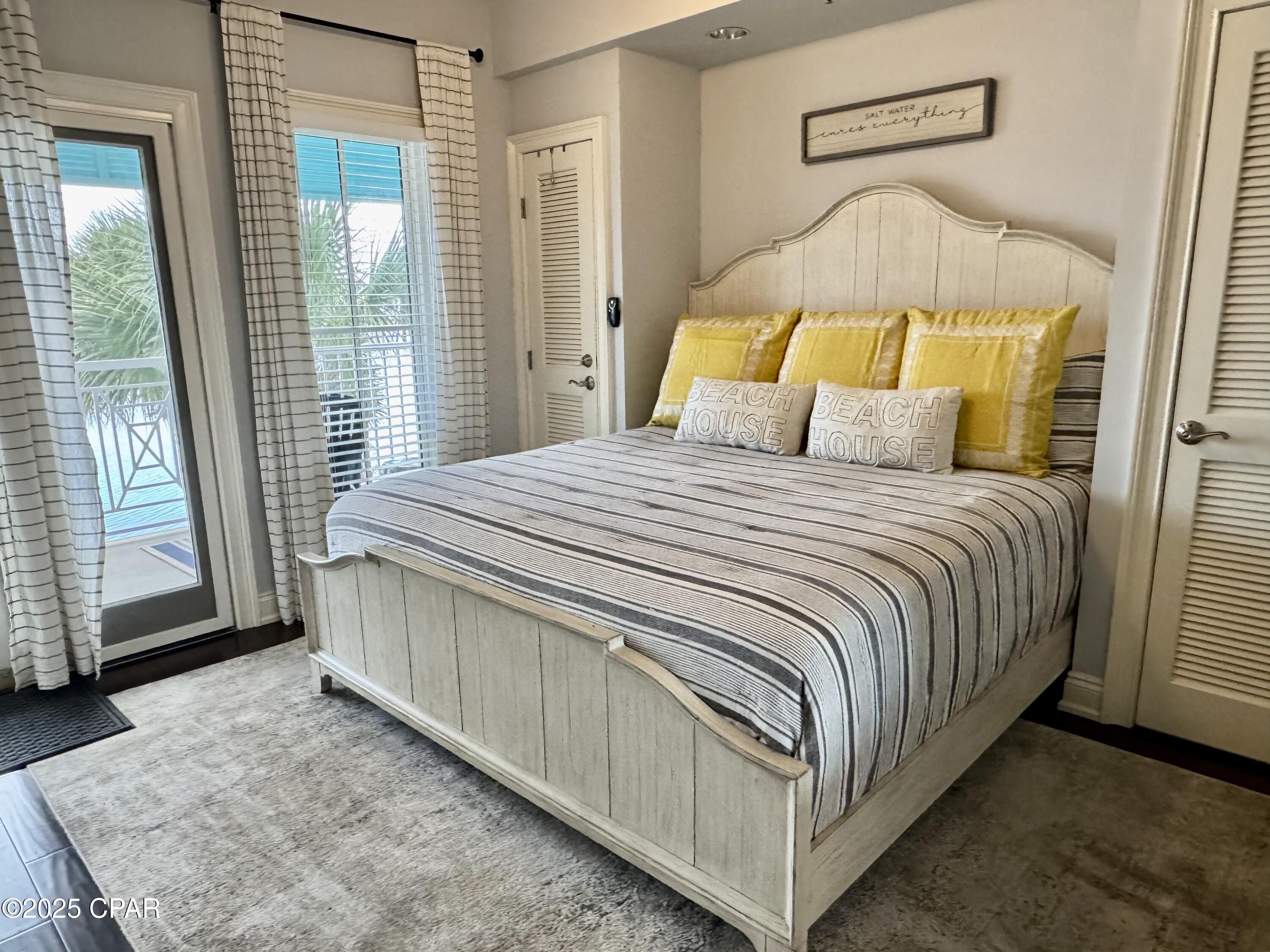 Listing photo id 8 for 114 Carillon Market Street 201