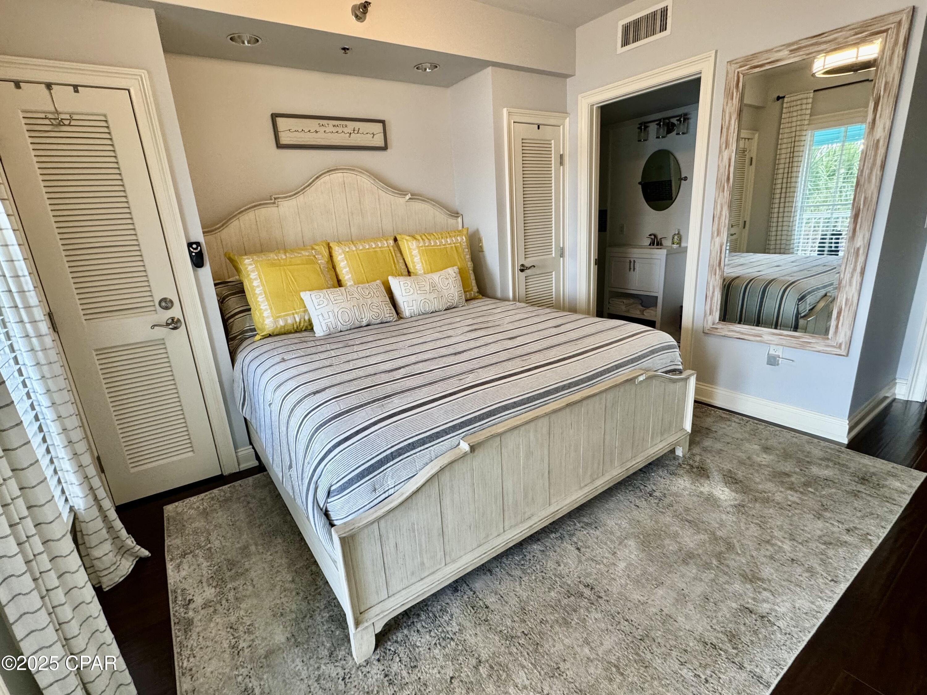 Listing photo id 9 for 114 Carillon Market Street 201