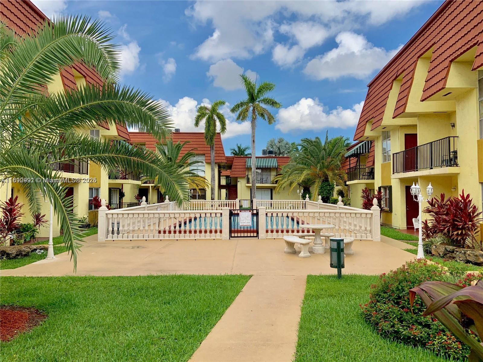 Los Palacios By Miami Lake