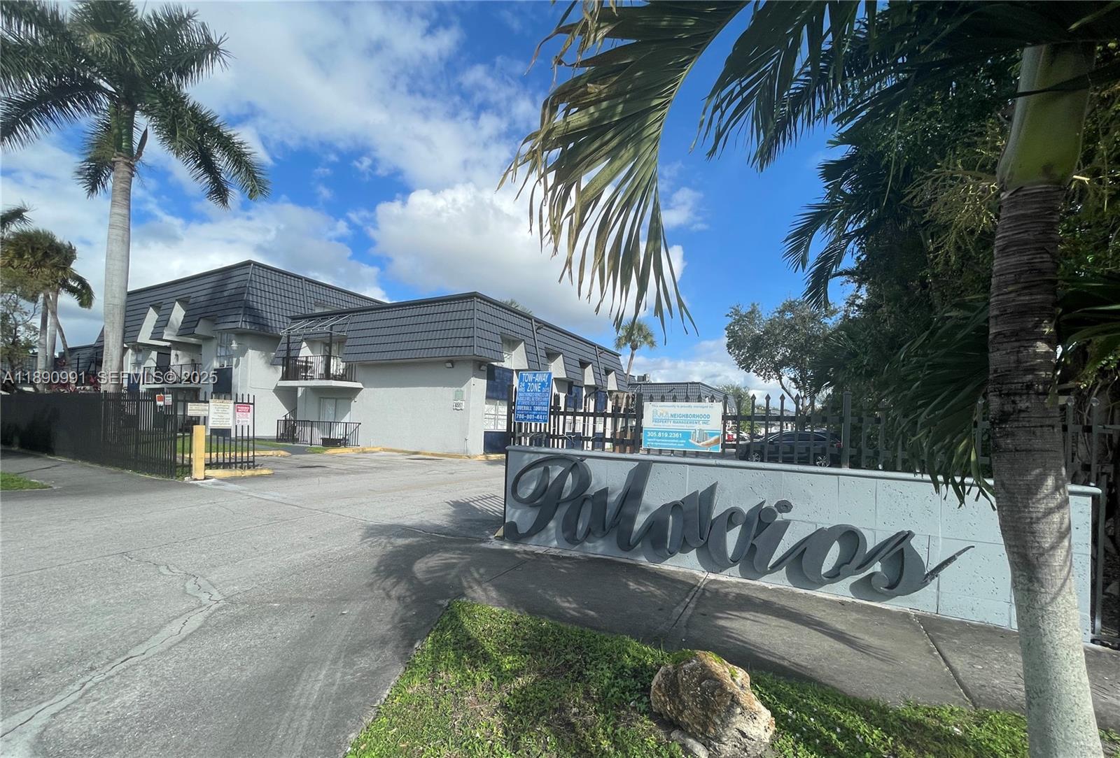 Los Palacios By Miami Lake