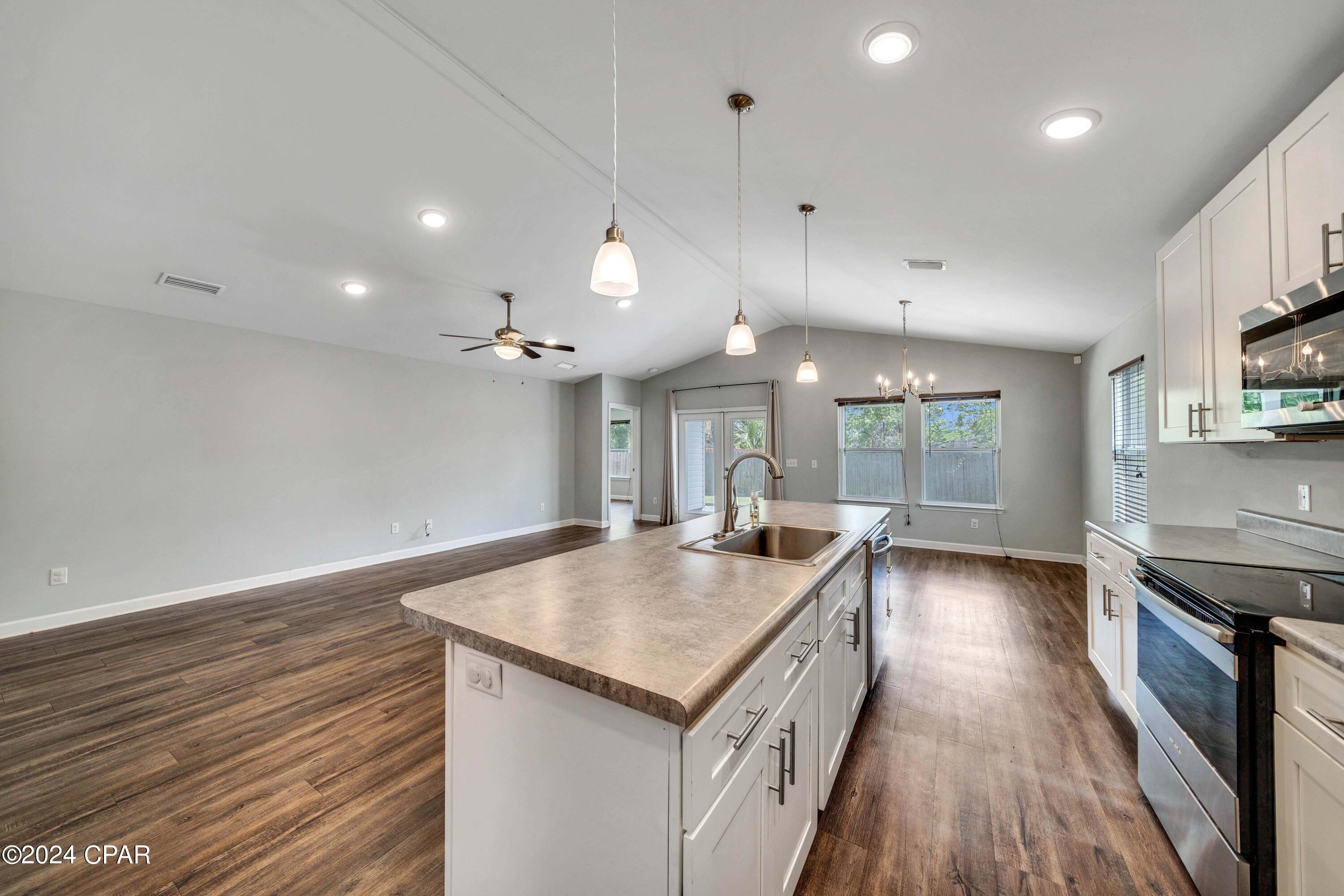 Image 15 For 205 Woodlawn Court