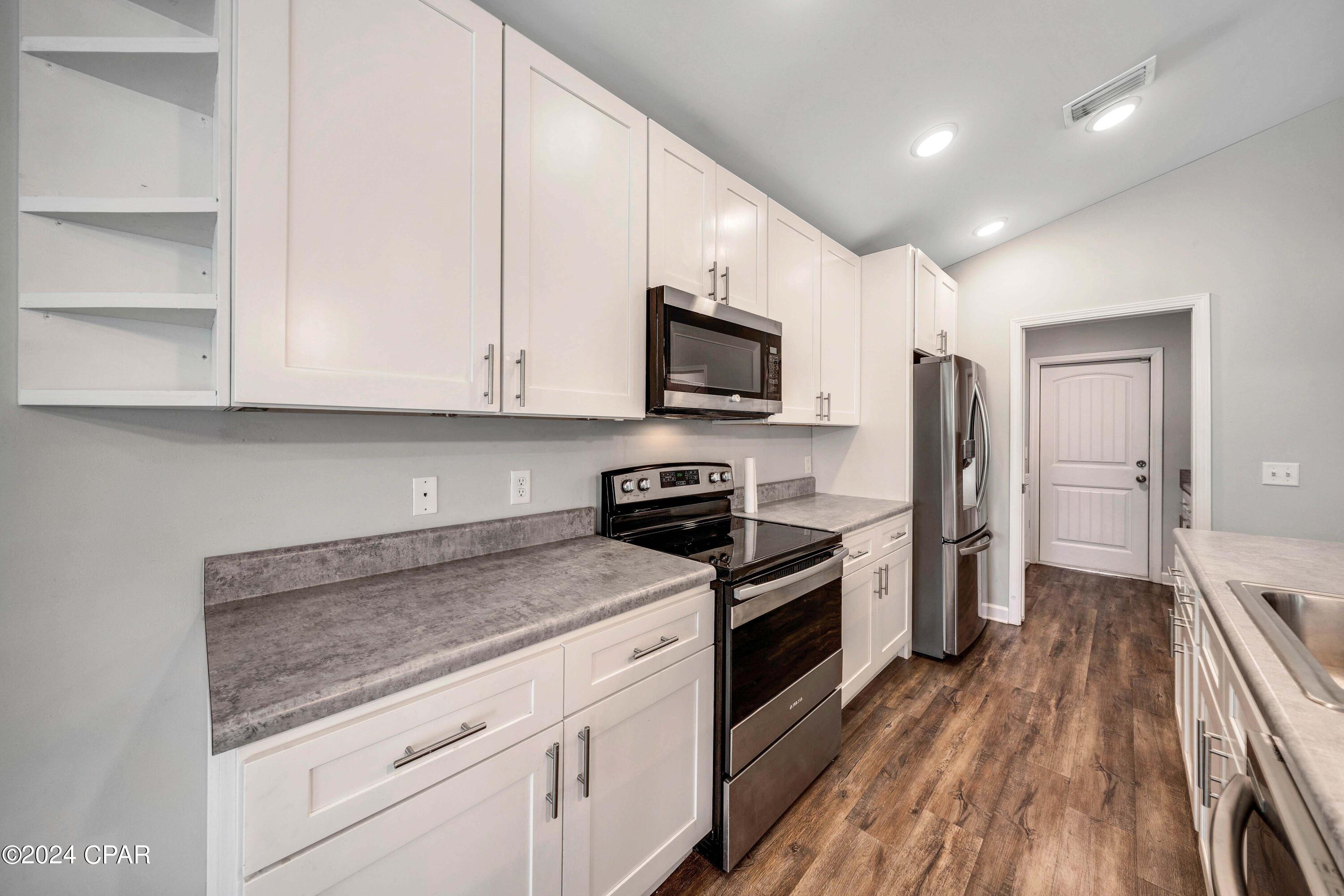 Image 19 For 205 Woodlawn Court