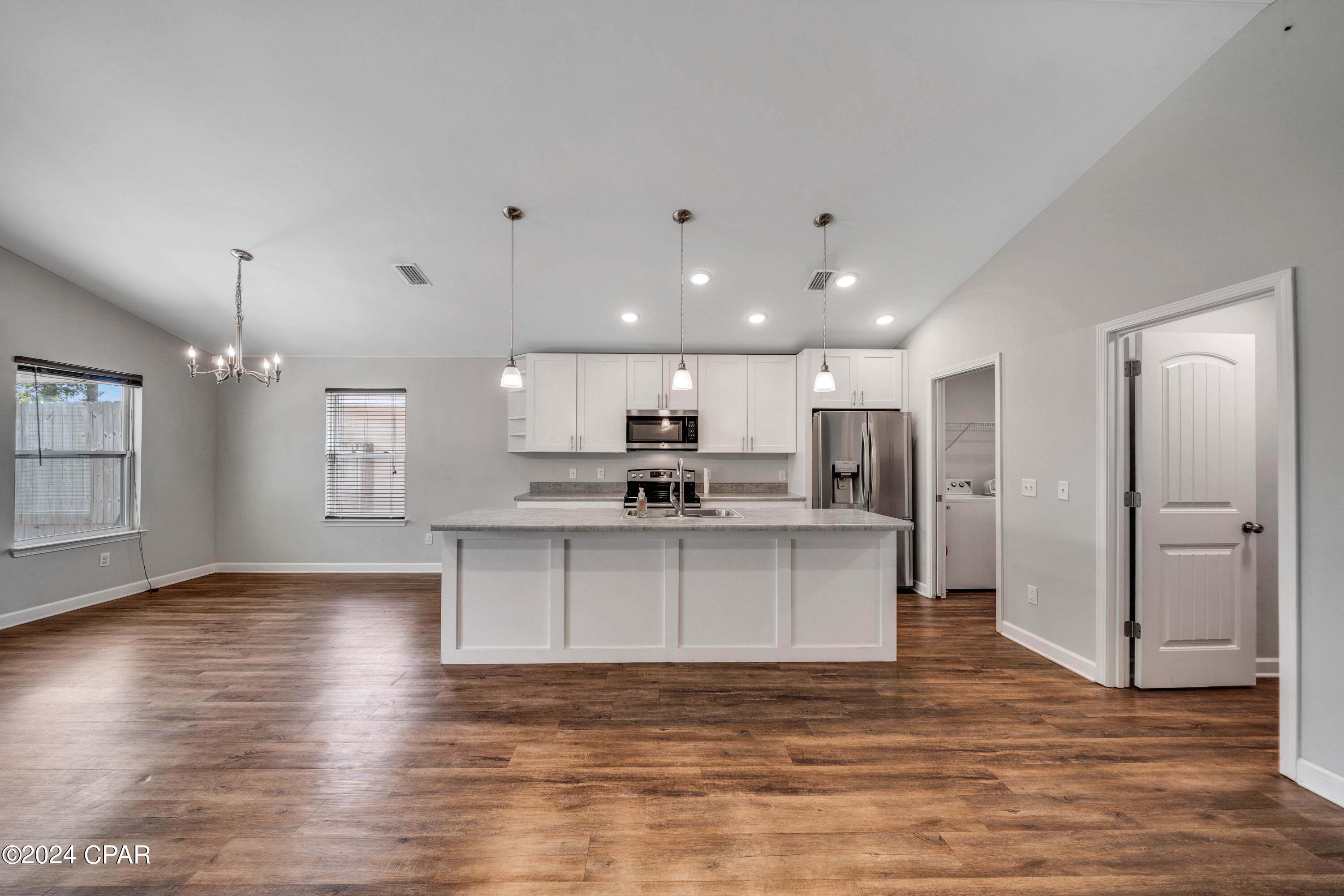 Image 21 For 205 Woodlawn Court