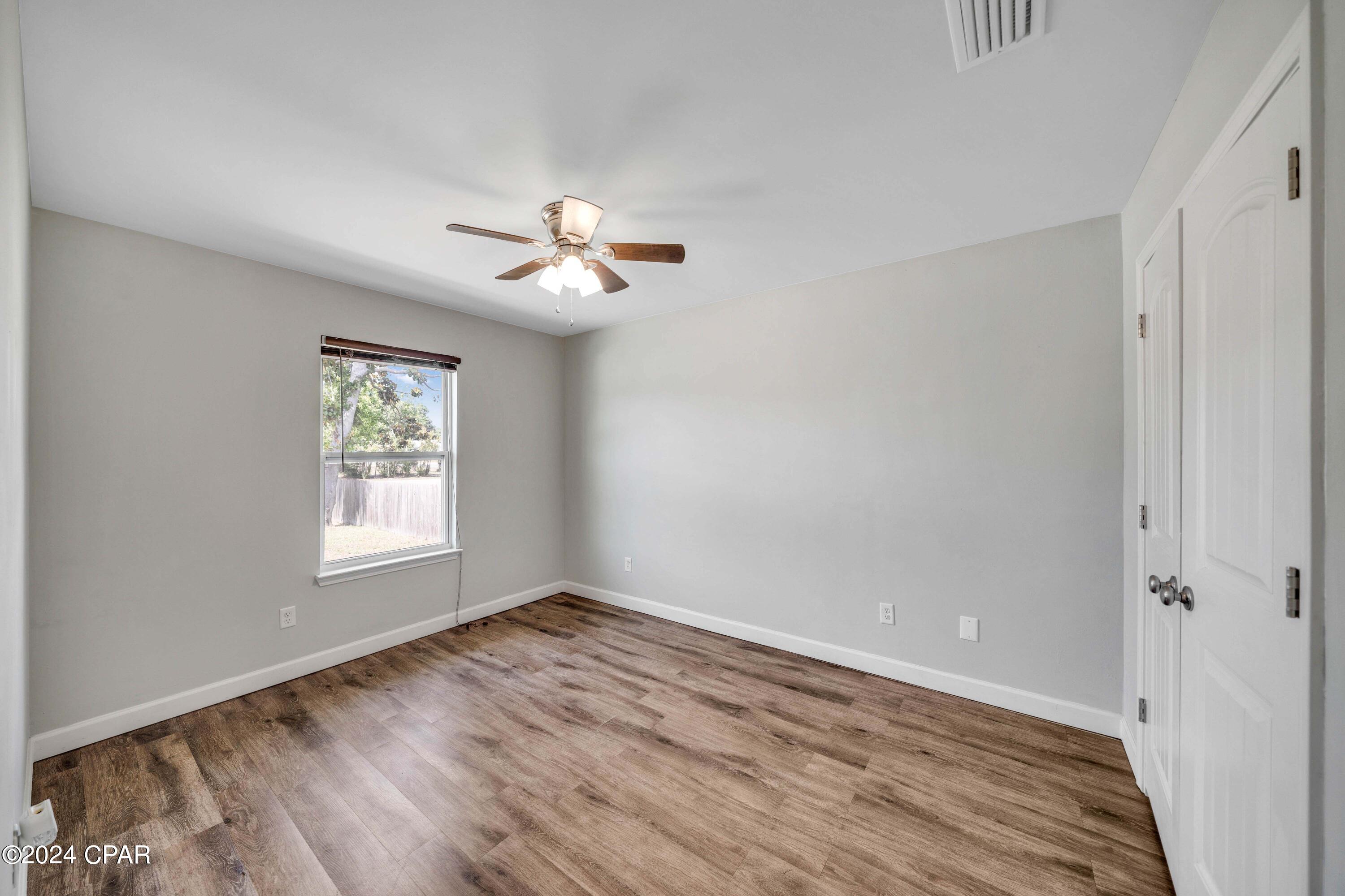 Image 28 For 205 Woodlawn Court