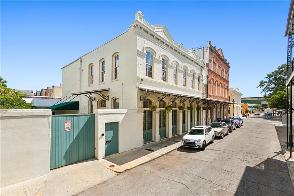 515 URSULINES Avenue