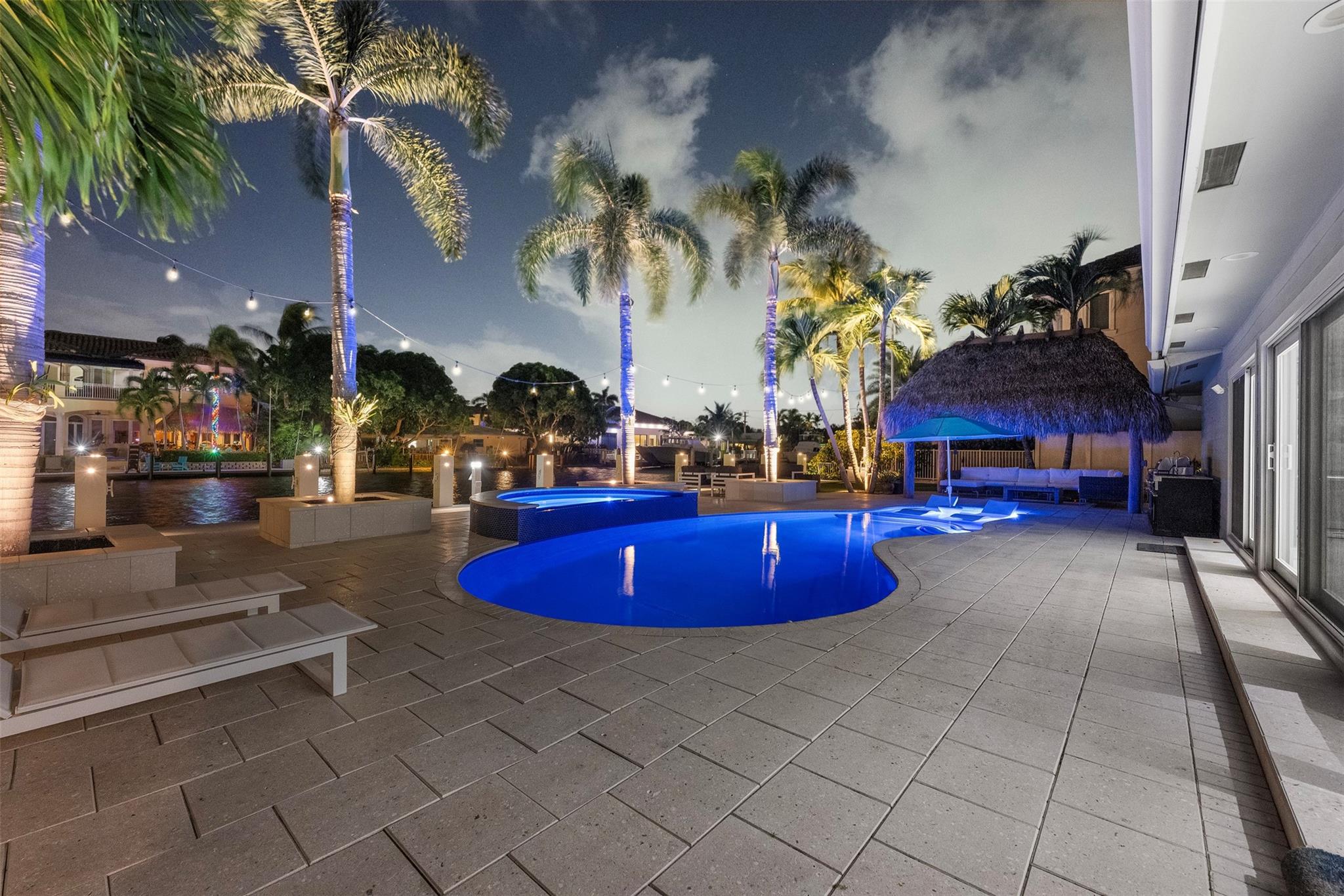 Homes for sale in Lighthouse Point, FL | 2330 Ne 35Th St, Lighthouse Point, FL 33064 | MLS# F10529714