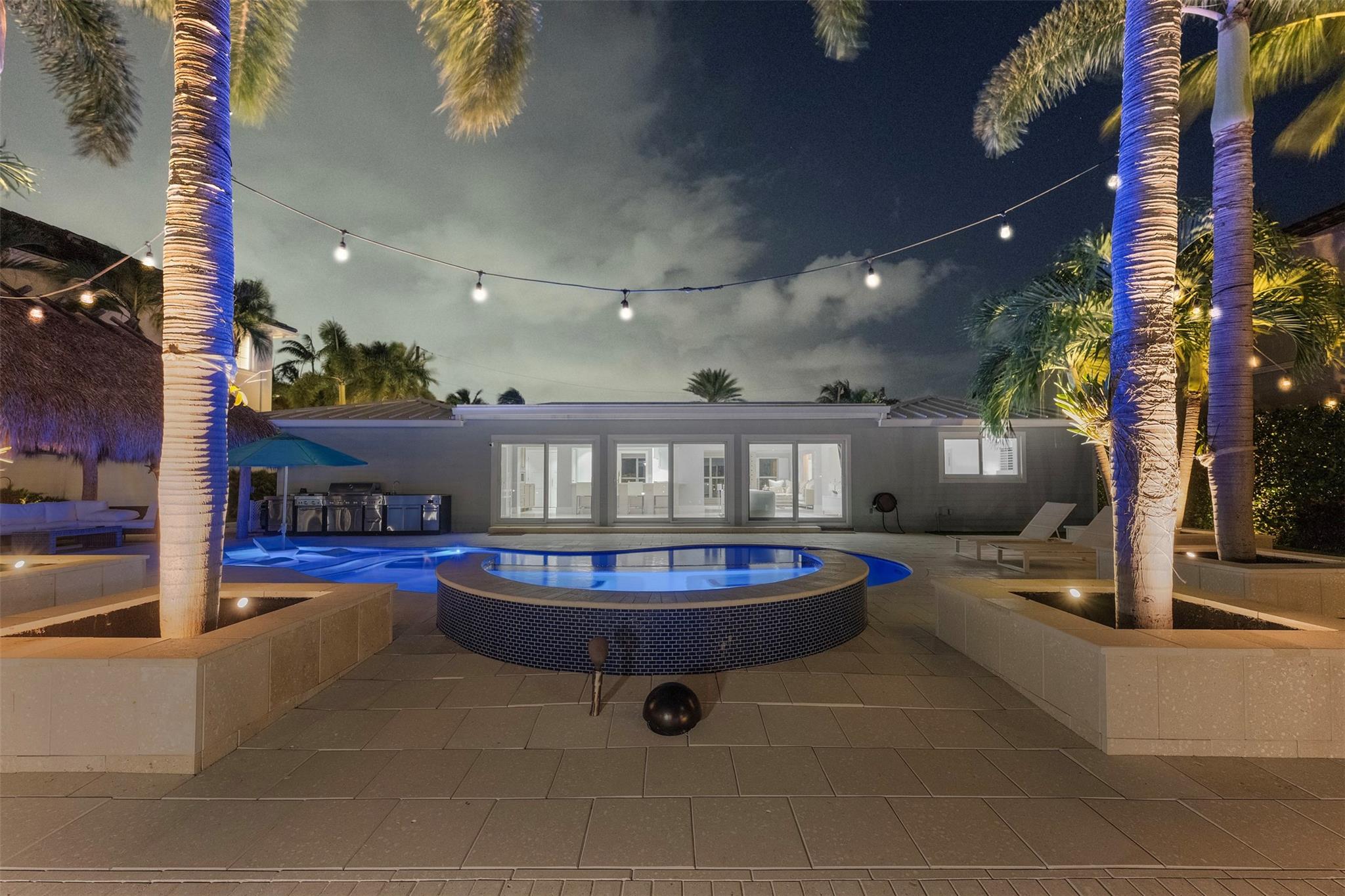 Homes for sale in Lighthouse Point, FL | 2330 Ne 35Th St, Lighthouse Point, FL 33064 | MLS# F10529714