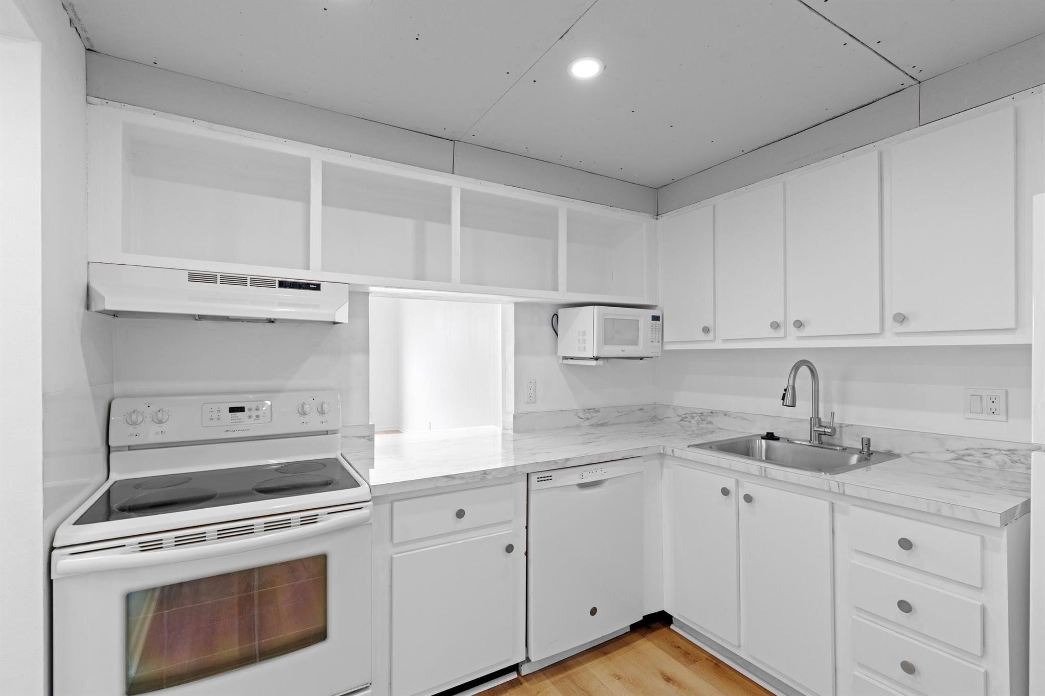 Breakwaters Of The Palm B