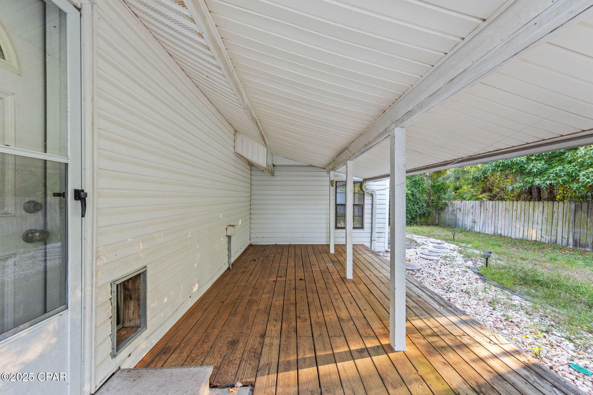 Image 6 For 301 Fairway Boulevard