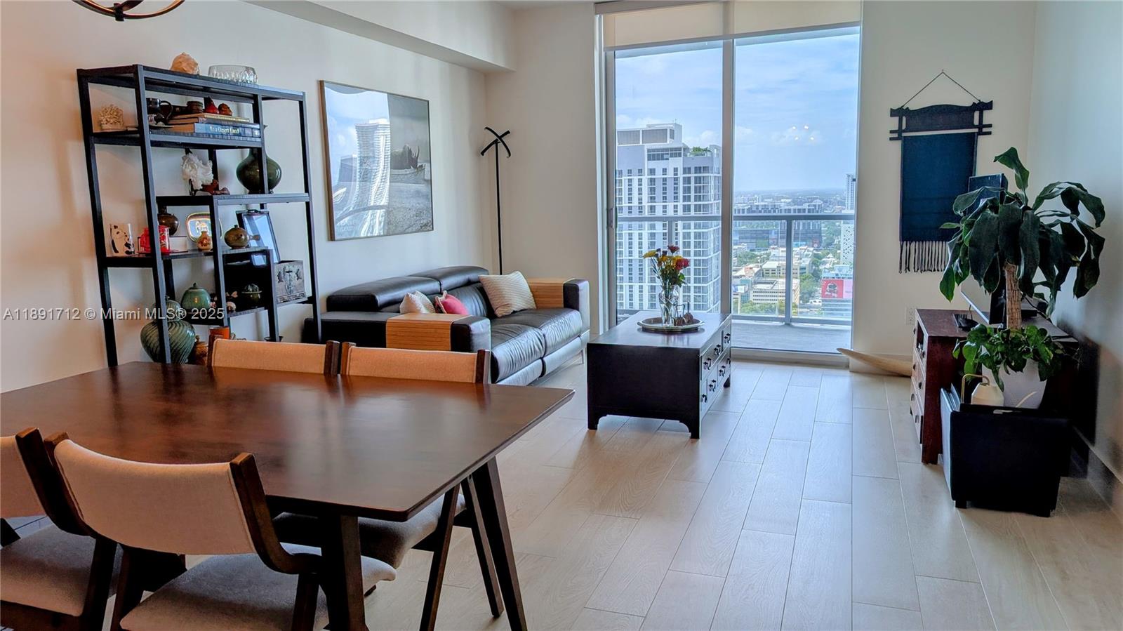 Latitude On The River Con