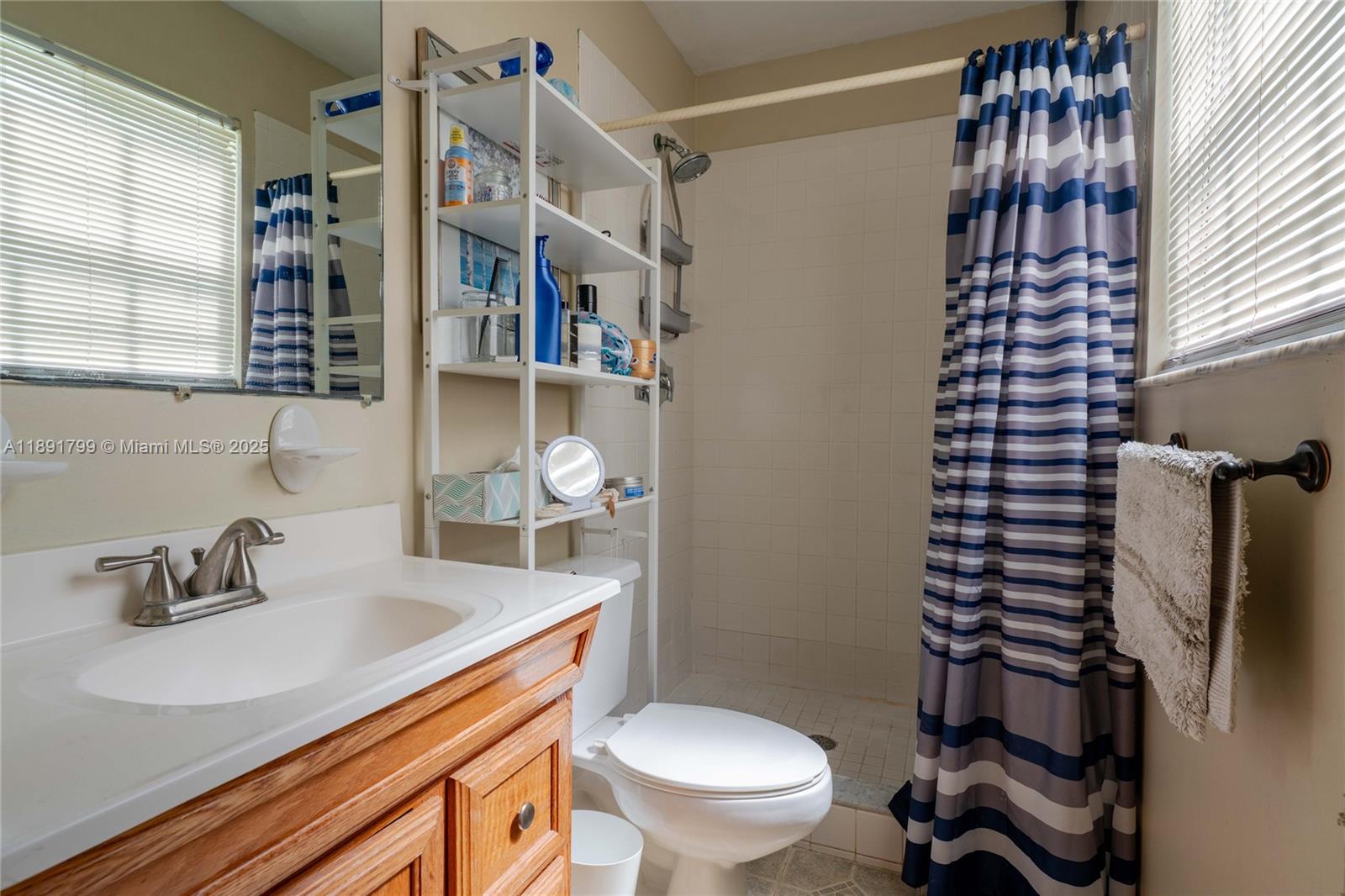 Homes for sale in La Belle, FL | 1076 Park Dr, La Belle, FL 33935 | MLS# A11891799