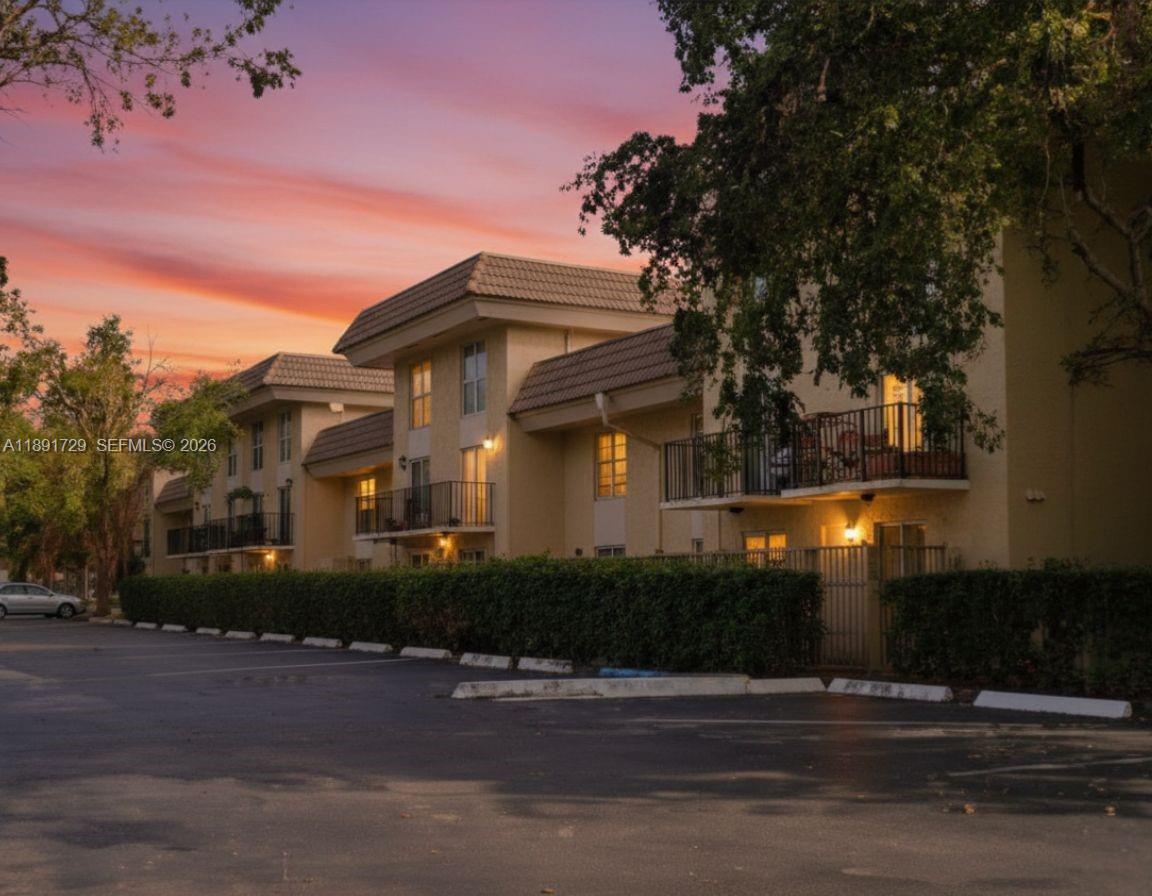 Courtyards At Kendall Con