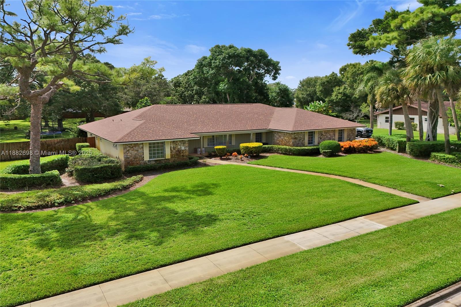 Maravilla Estates