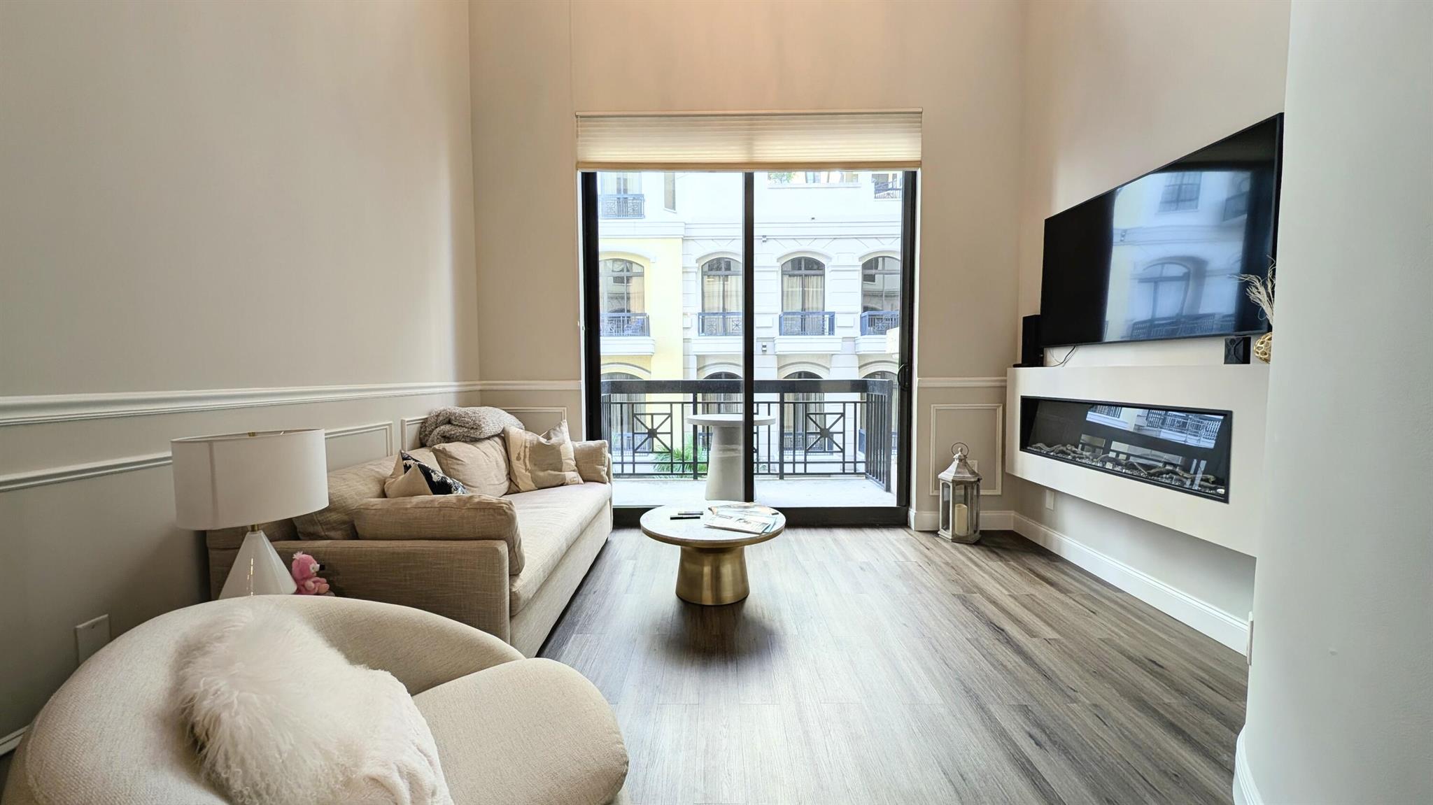 One City Plaza Condo