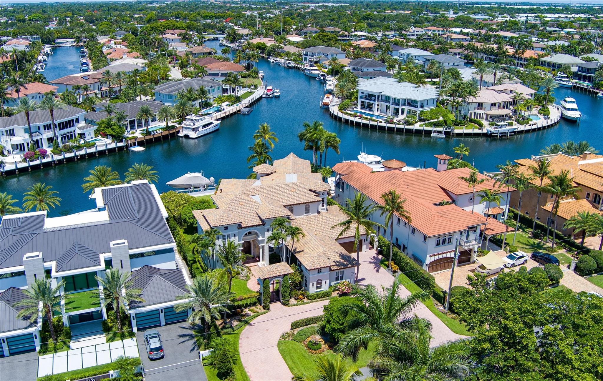 Homes for sale in Lighthouse Point, FL | 3111 Ne 27th Ave, Lighthouse Point, FL 33064 | MLS# F10529368