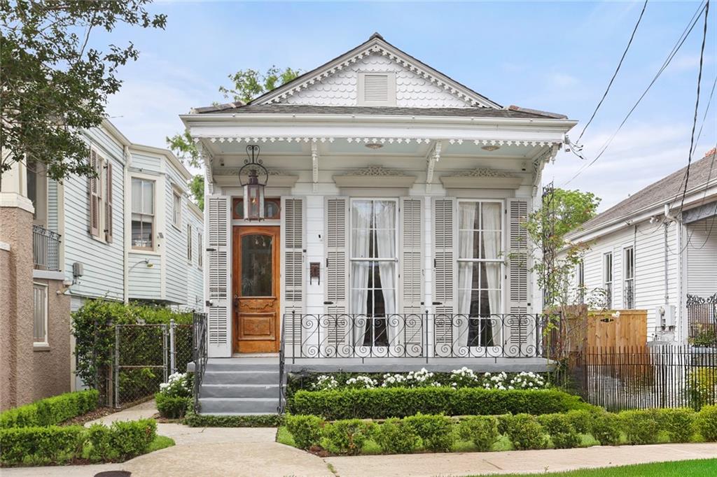 Homes for sale in New Orleans, LA | 2728 Bell St, New Orleans, LA 70119 | MLS# 2525388