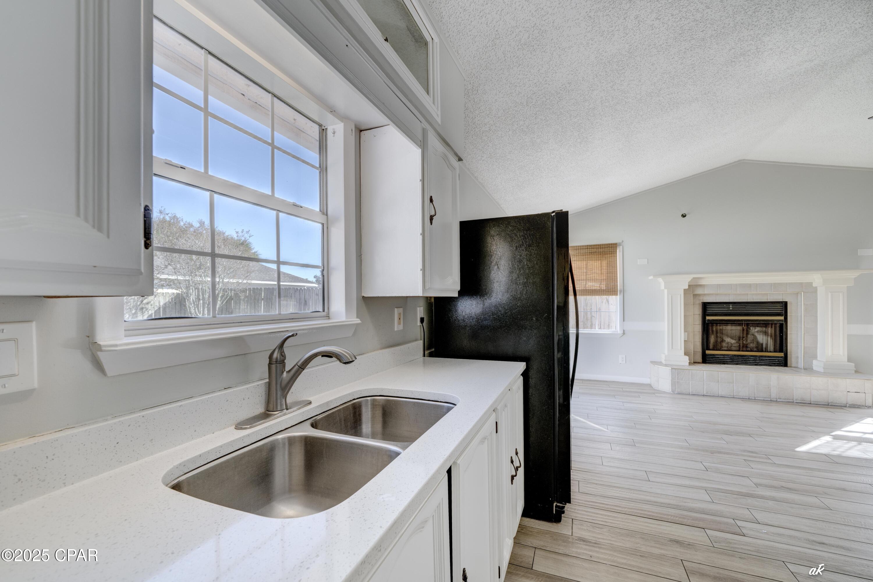 Image 11 For 221 Poinsettia Drive