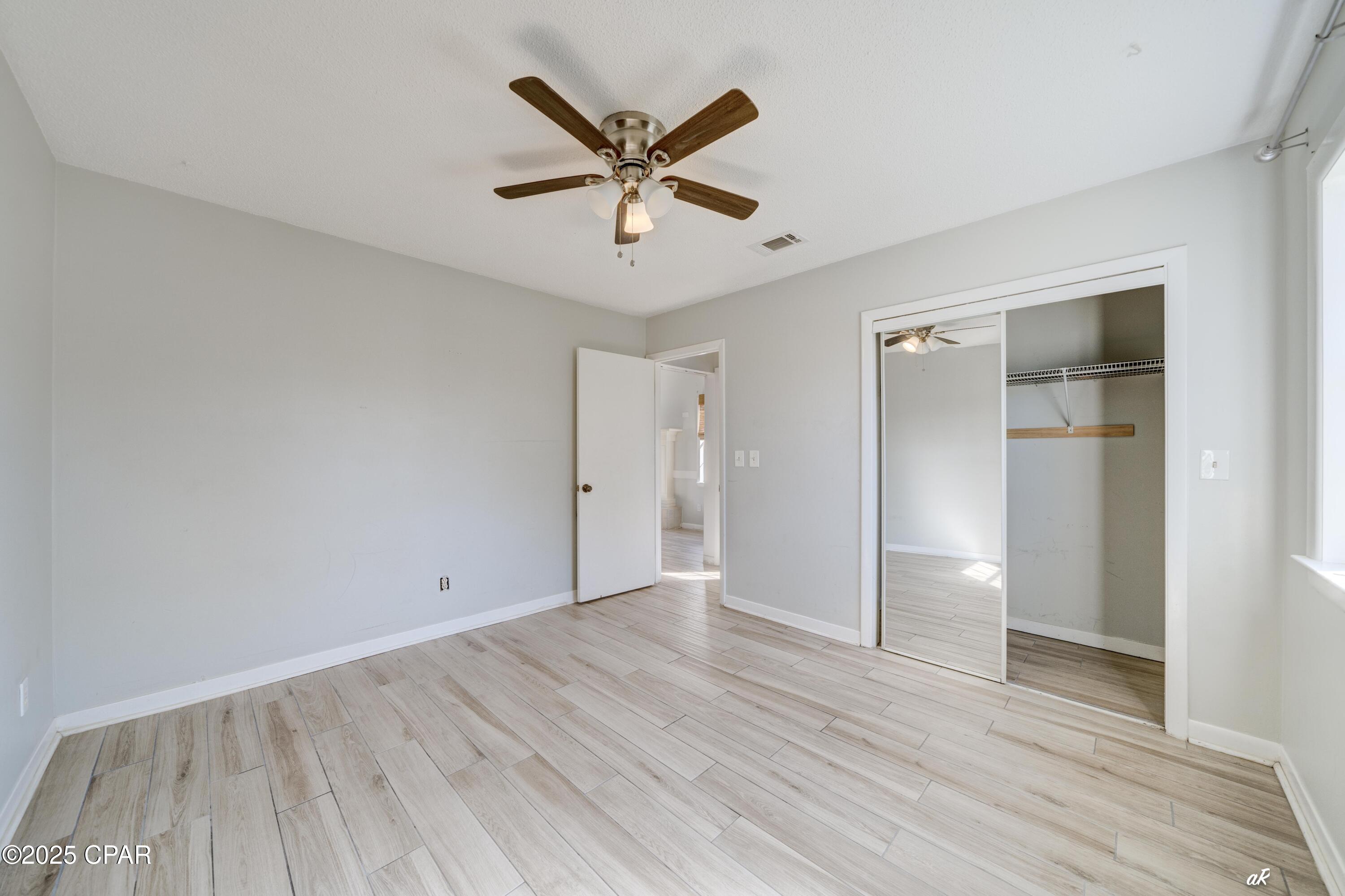 Image 13 For 221 Poinsettia Drive