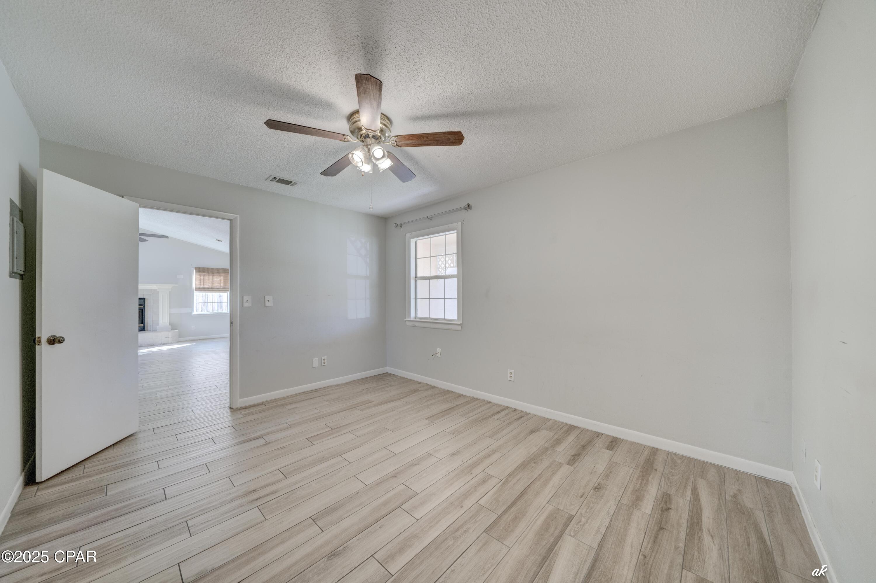 Image 15 For 221 Poinsettia Drive