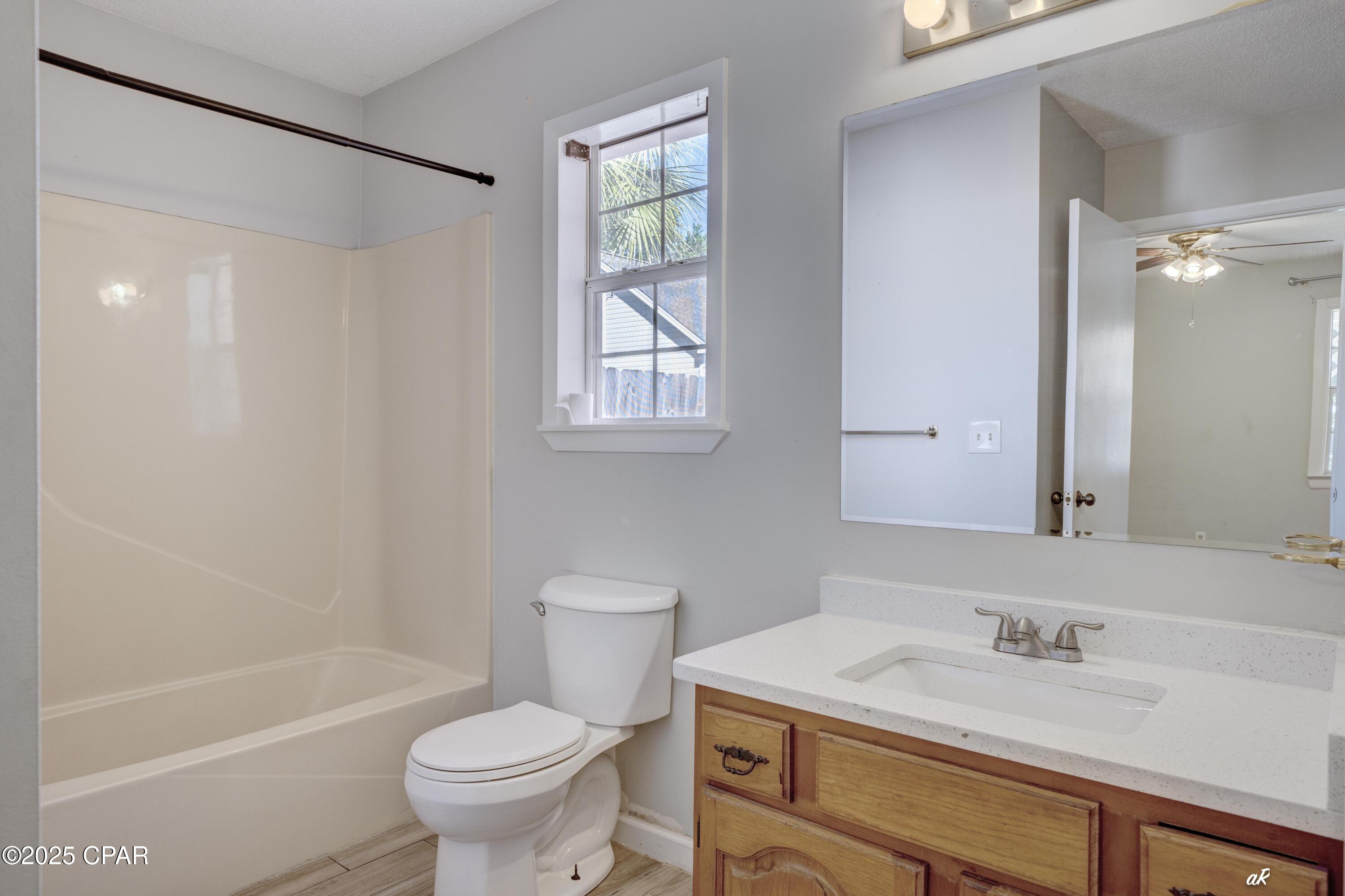 Image 17 For 221 Poinsettia Drive