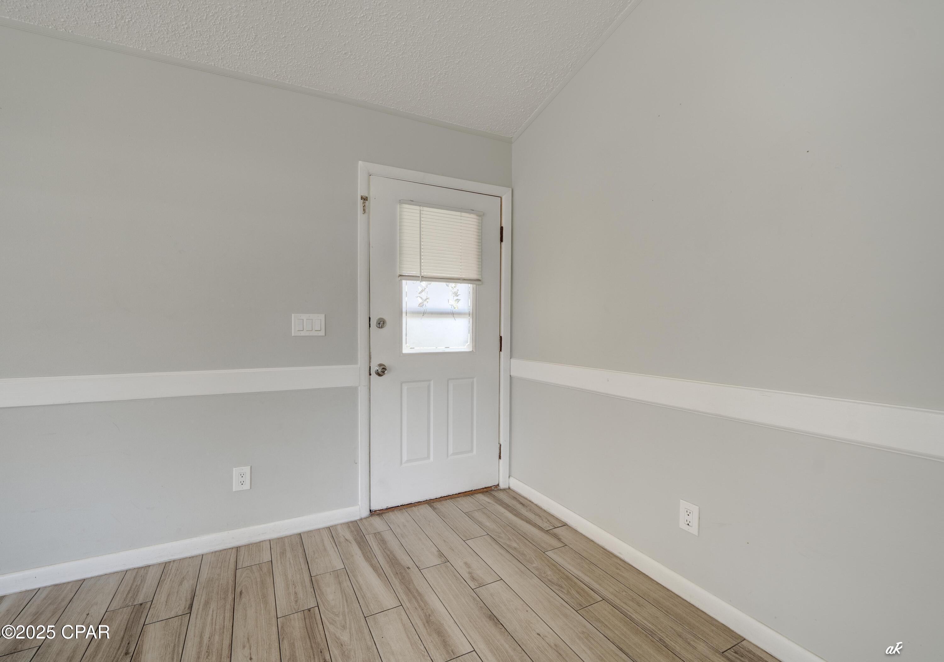 Image 4 For 221 Poinsettia Drive