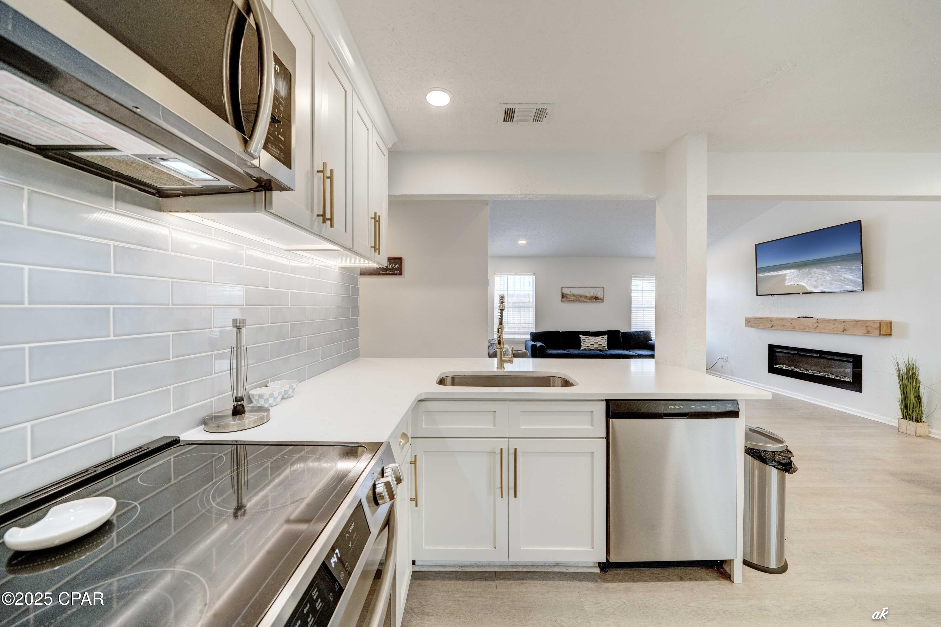 Image 14 For 6312 Beach Drive