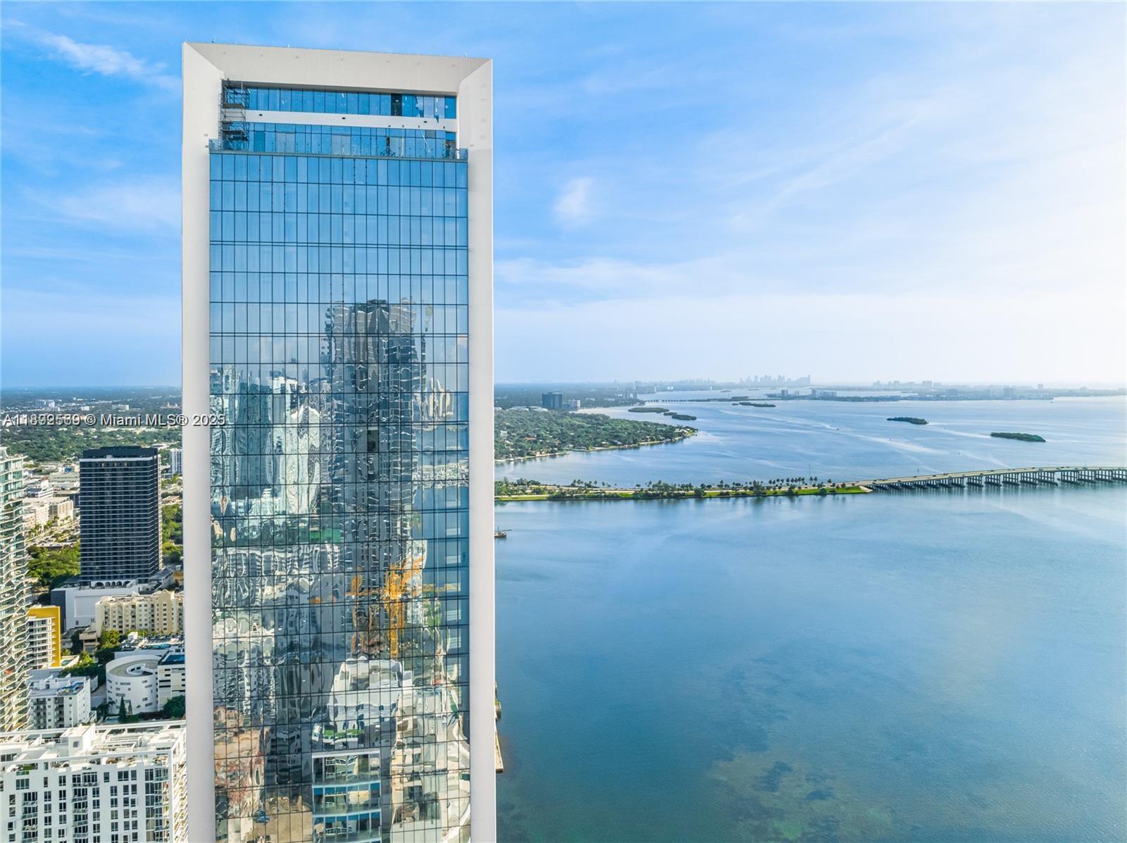 Apartamento à Venda em Miami, FL