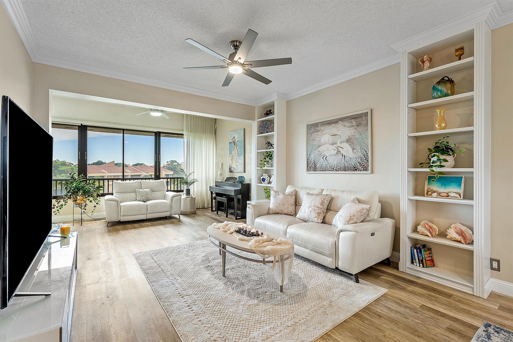 Lakes At La Paz Condo