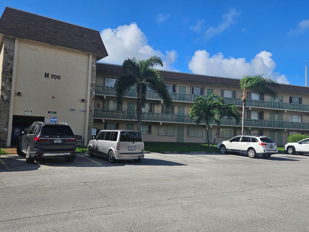 Village Green Hampton Con