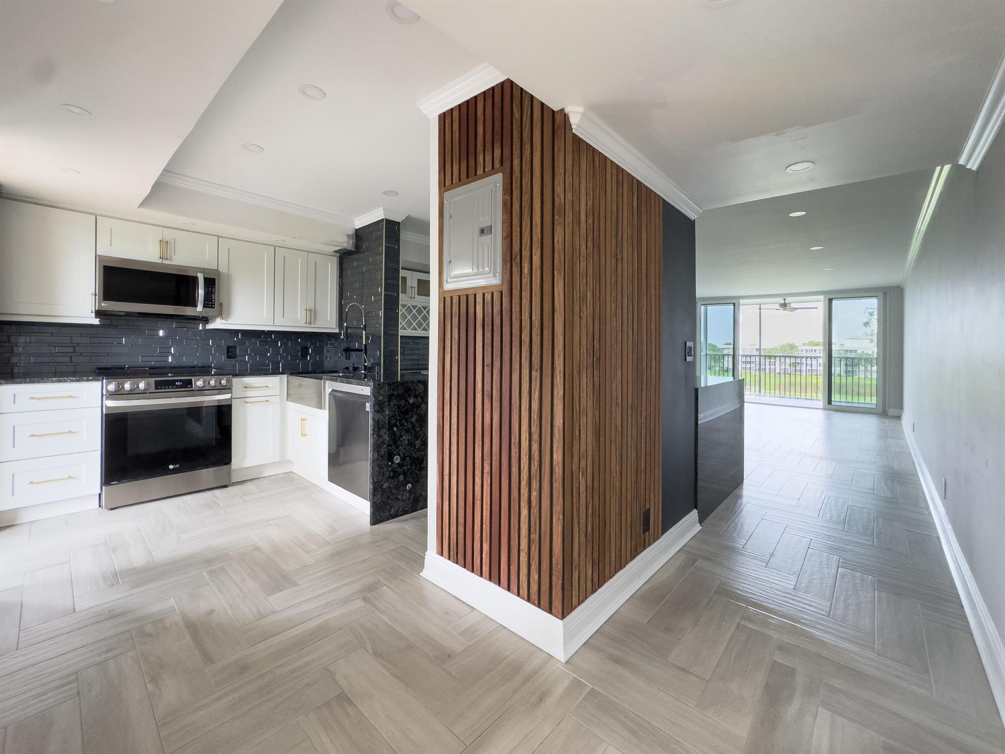 No 18 Palm-Aire Country C