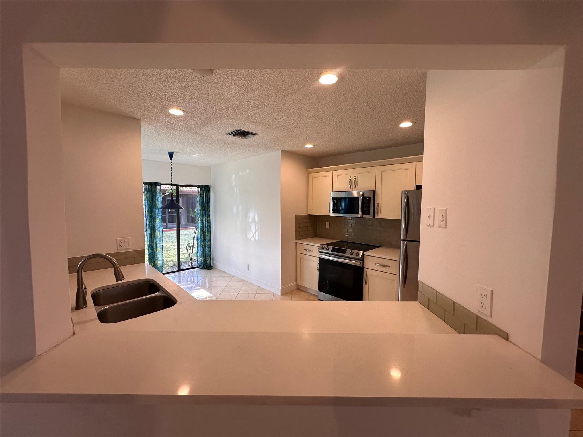 Lakeview Courts At Jacar