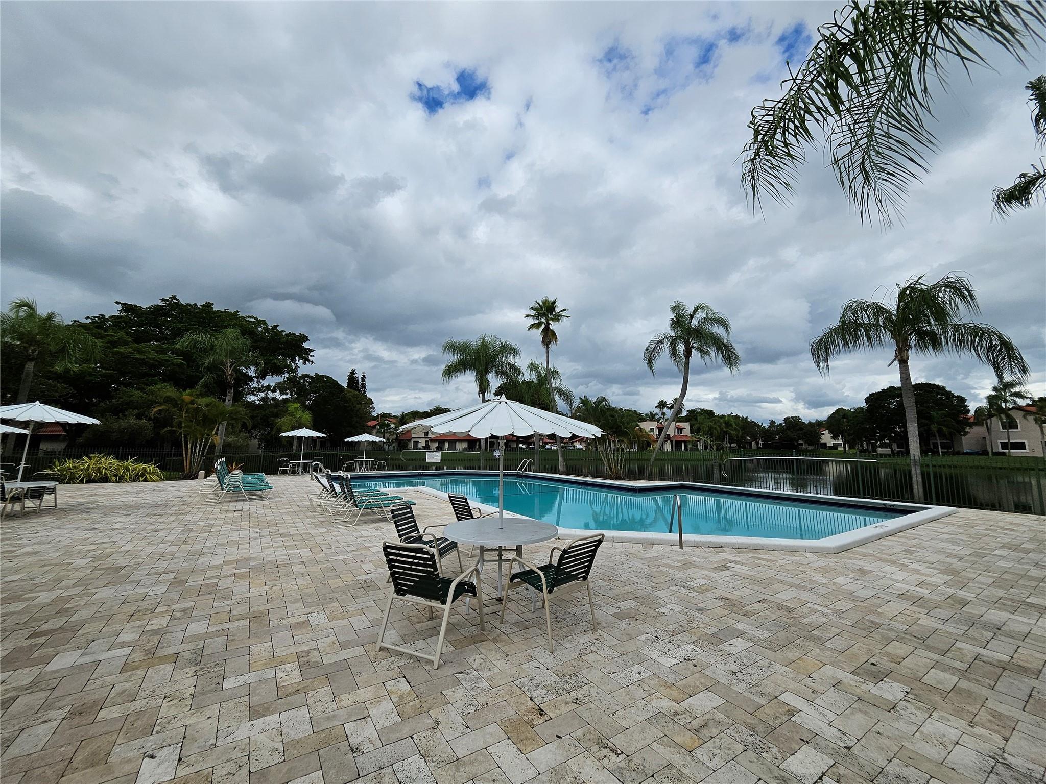 Lakeview Courts At Jacar