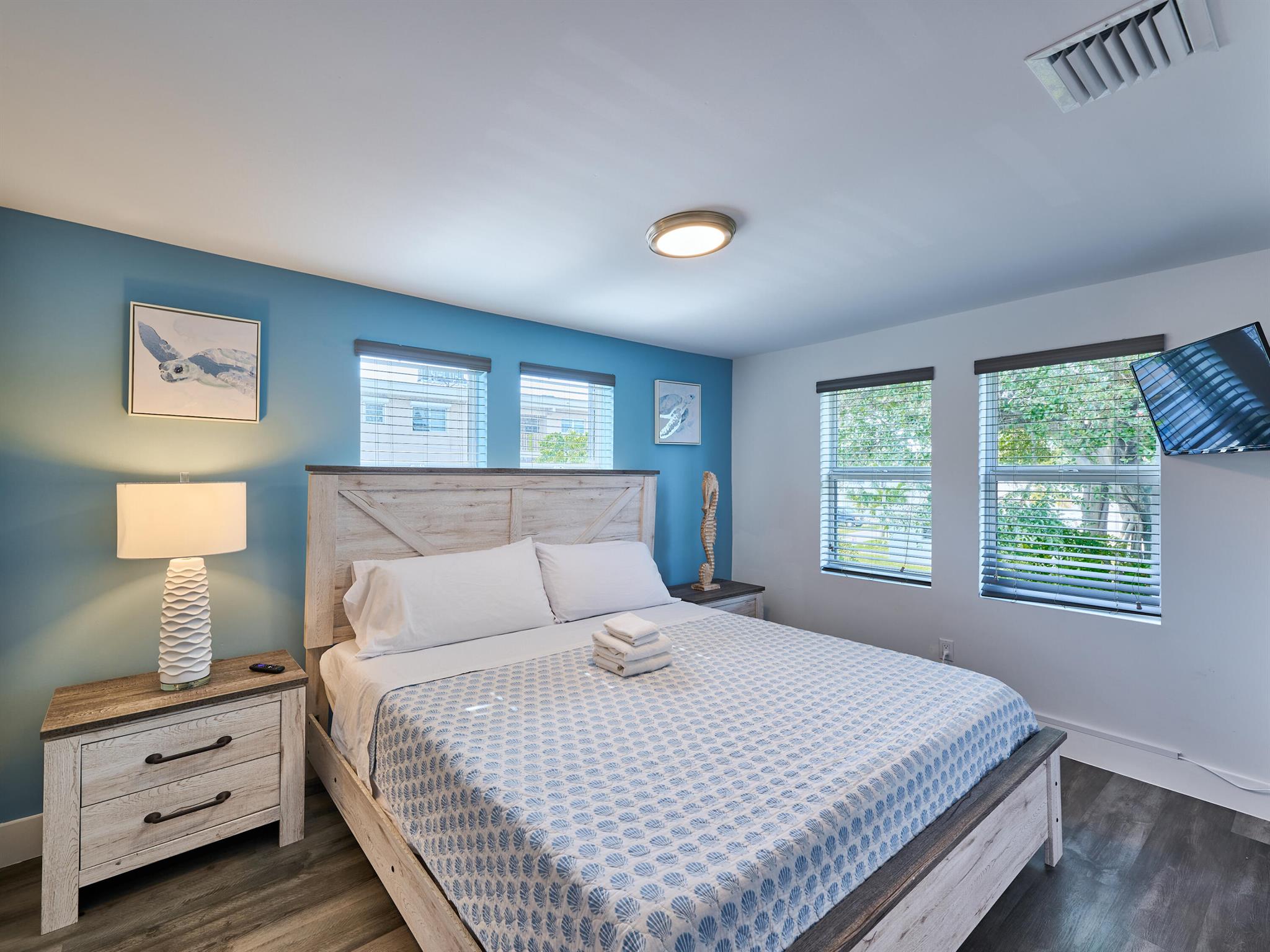 Hollywood South Side Add