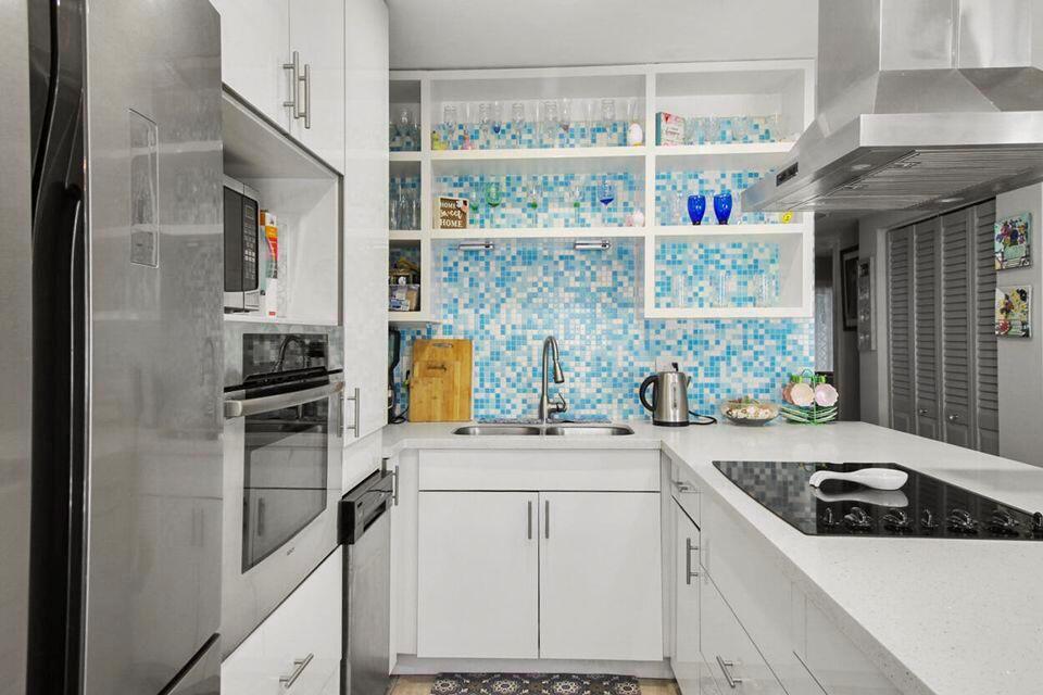 Murry Hills Apt Bldg Cond