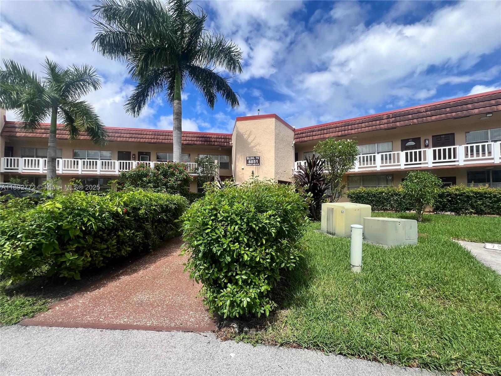 Sunrise Lakes 76 Condo