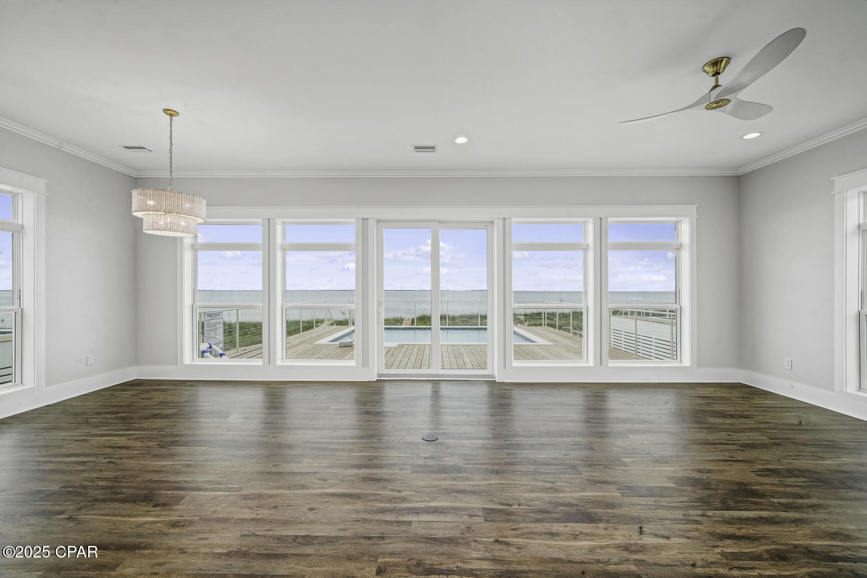 Listing photo id 3 for 273 Watermark Way