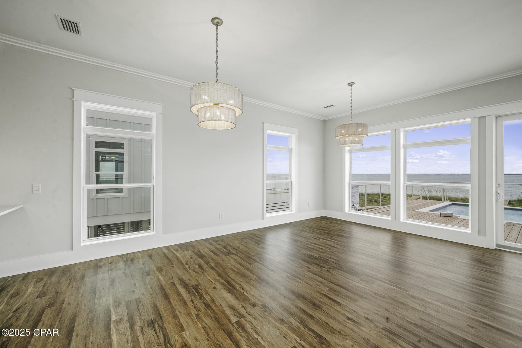 Listing photo id 4 for 273 Watermark Way