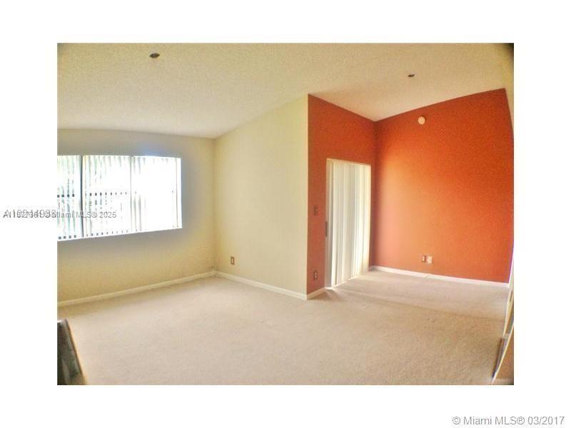 Hollywood Parc Condominiu