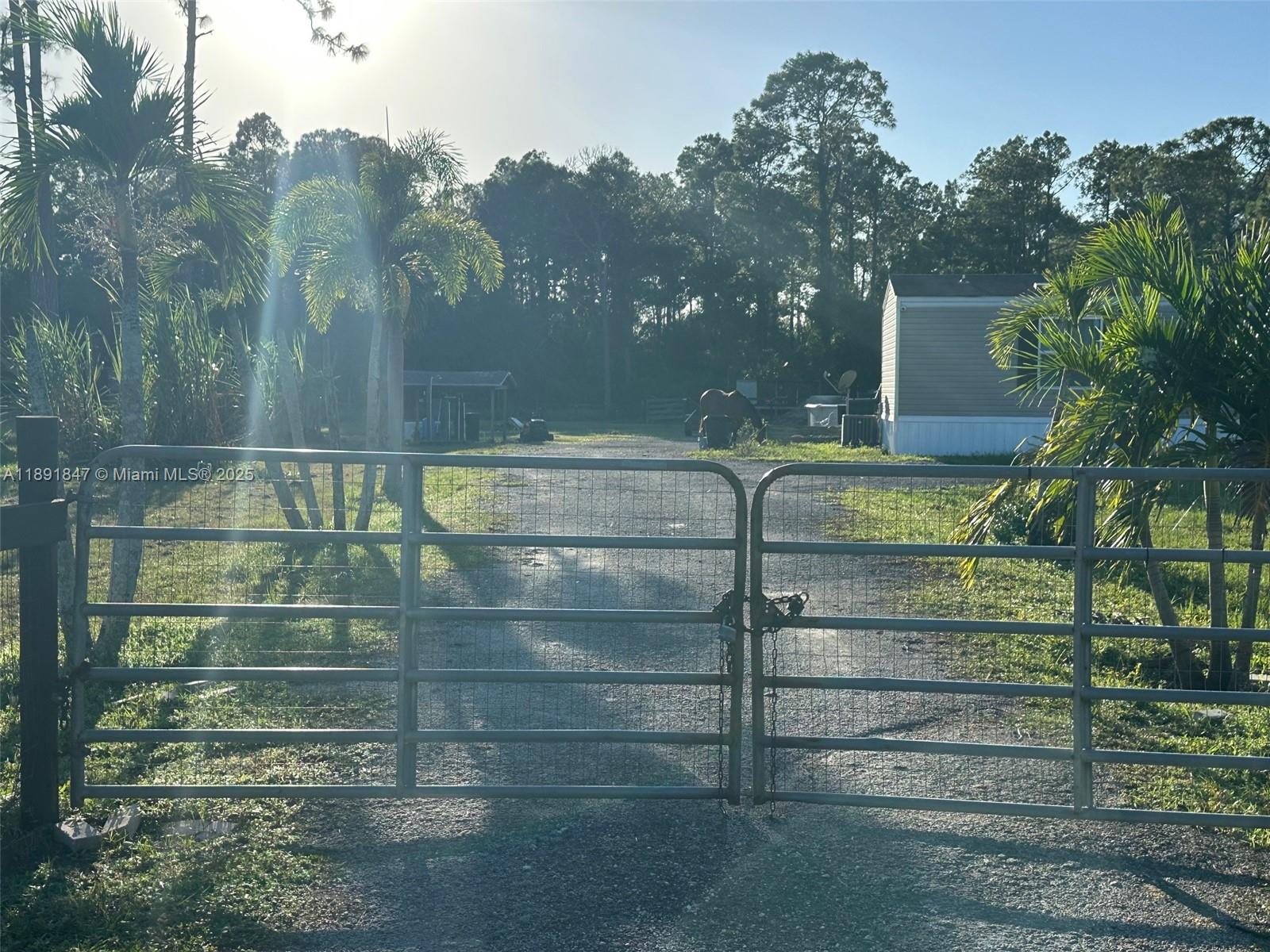 Homes for sale in Clewiston, FL | 3850 Pioneer 10st, Clewiston, FL 33440 | MLS# A11891847