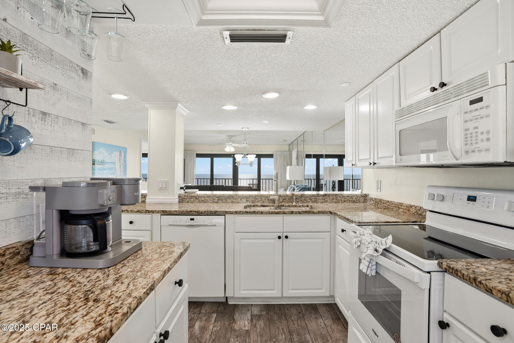 Image 15 For 4715 Thomas Drive 605d