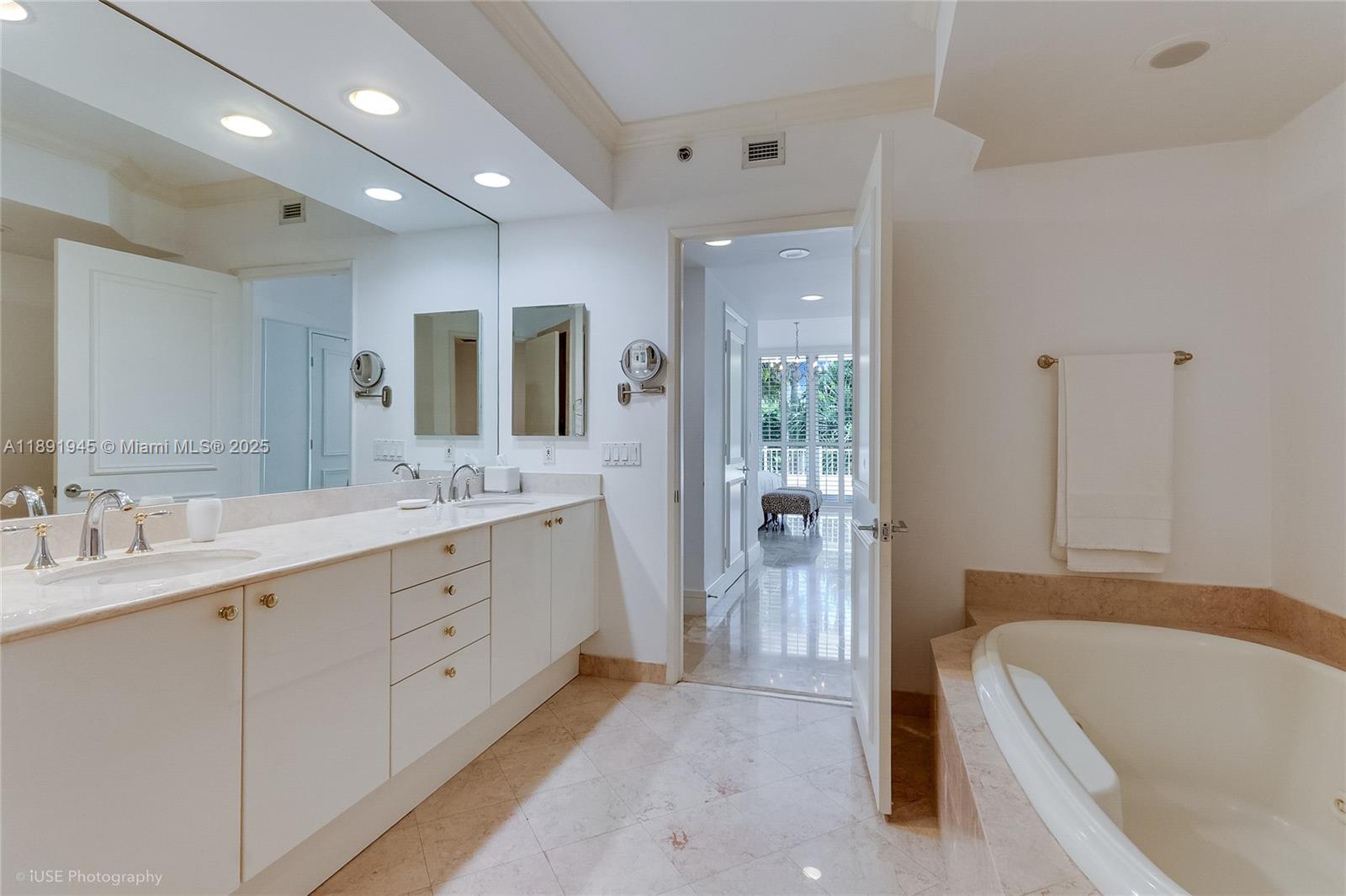 791 Crandon Blvd #303, Key Biscayne FL 33149