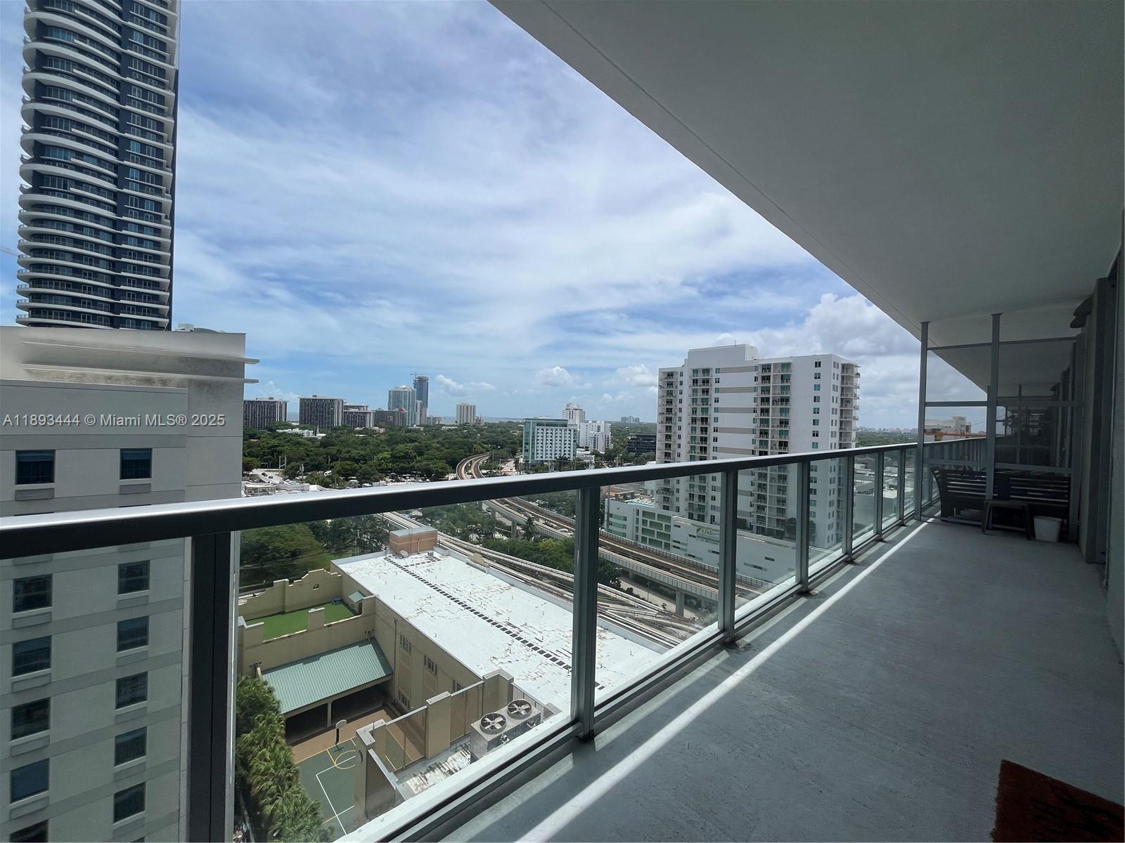 The Axis On Brickell Cond