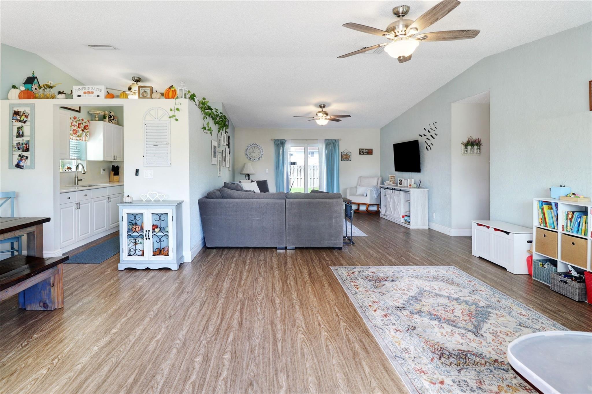 Homes for sale in North Lauderdale, FL | 719 Sw 79th Ave, North Lauderdale, FL 33068 | MLS# F10530798