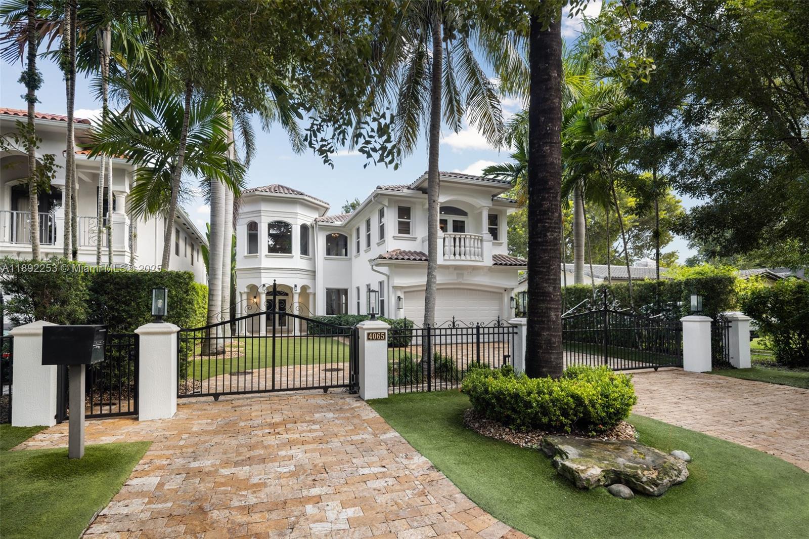 Coconut Grove Manor